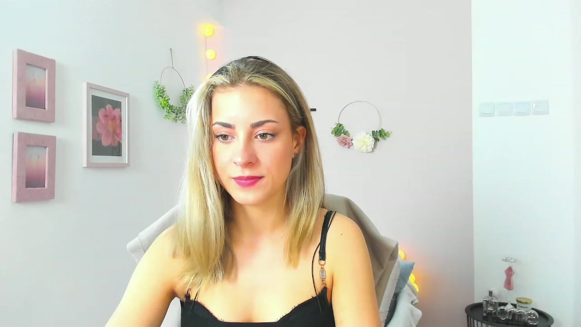 Gallery image thumbnail from Gia_Lopez18's myfreecams stream on, 05/08/2023, 12:54 image 3 of 20