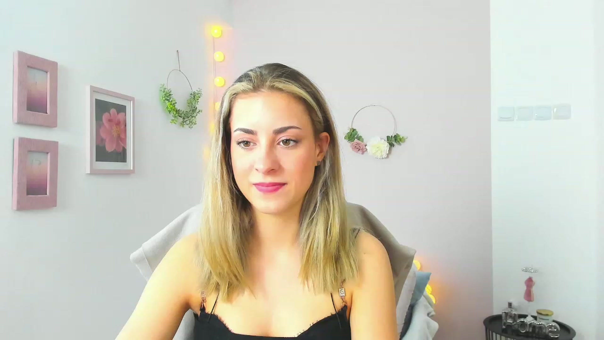 Gallery image thumbnail from Gia_Lopez18's myfreecams stream on, 05/08/2023, 12:54 image 12 of 20