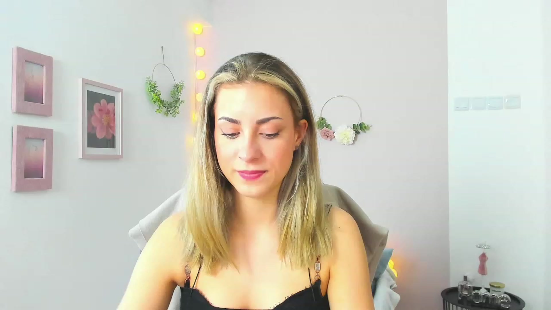 Gallery image thumbnail from Gia_Lopez18's myfreecams stream on, 05/08/2023, 12:54 image 11 of 20