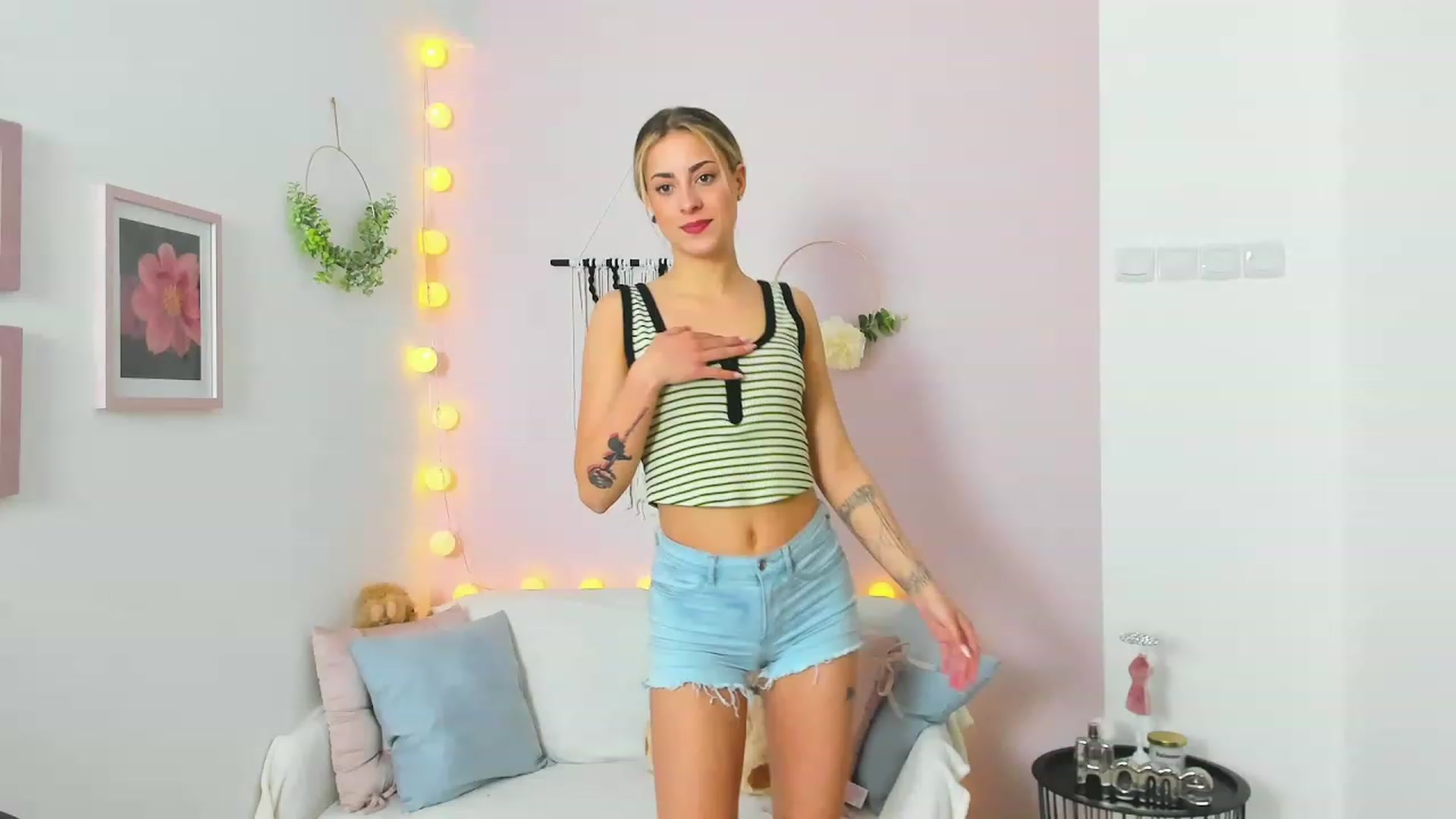 Gallery image thumbnail from Gia_Lopez18's myfreecams stream on, 05/11/2023, 08:29 image 4 of 20