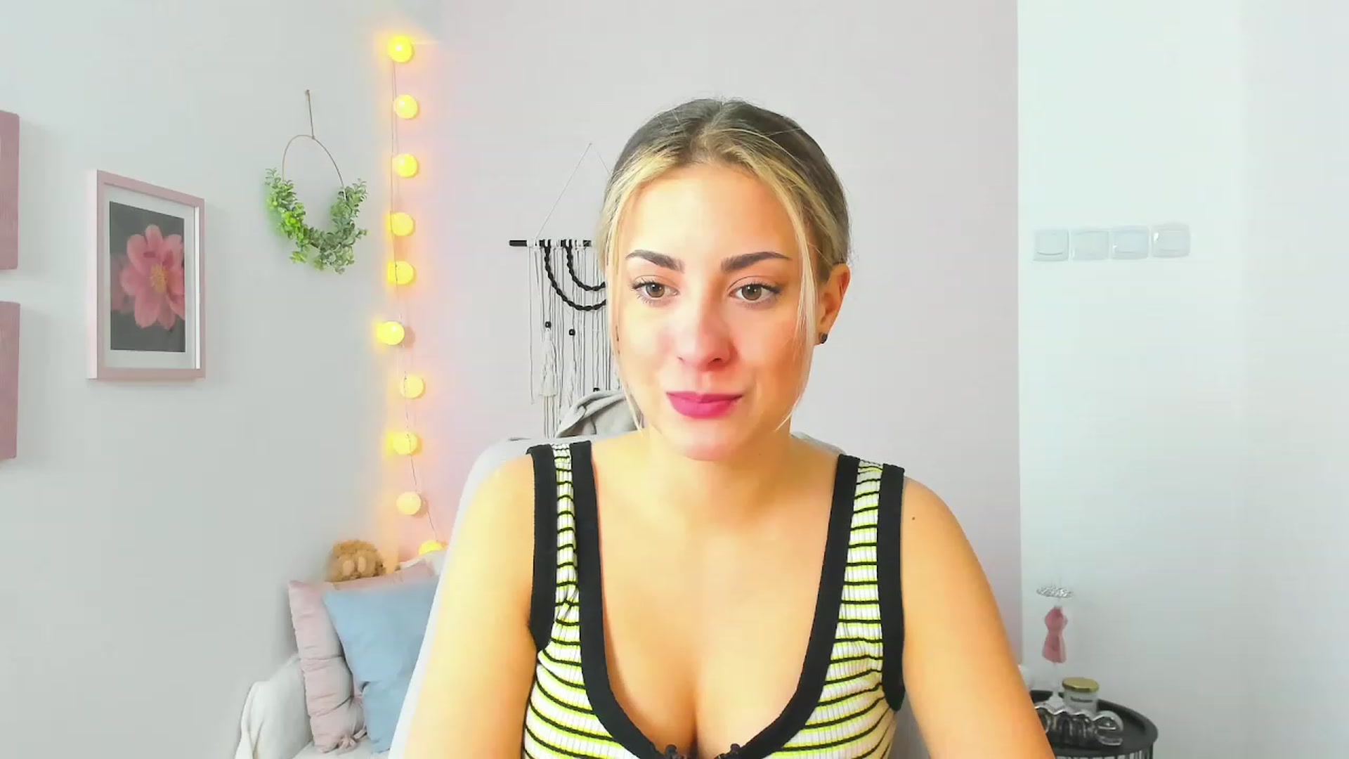 Gallery image thumbnail from Gia_Lopez18's myfreecams stream on, 05/11/2023, 08:29 image 17 of 20