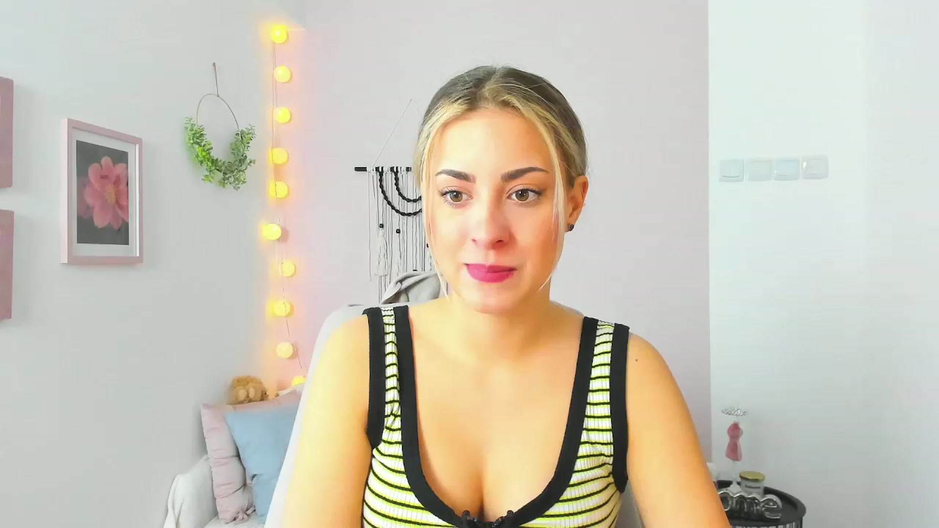 Gallery image thumbnail from Gia_Lopez18's myfreecams stream on, 05/11/2023, 08:29 image 18 of 20
