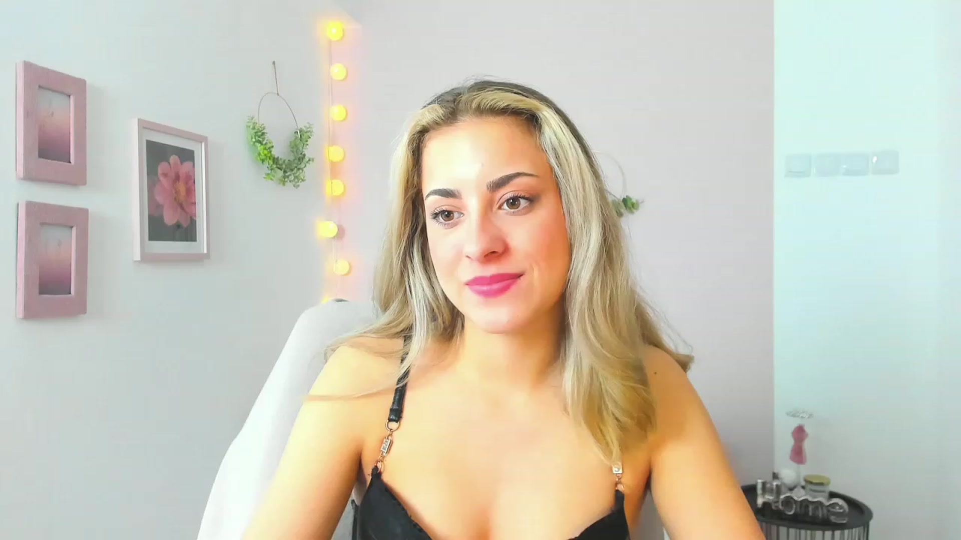 Gallery image thumbnail from Gia_Lopez18's myfreecams stream on, 05/12/2023, 08:54 image 13 of 20