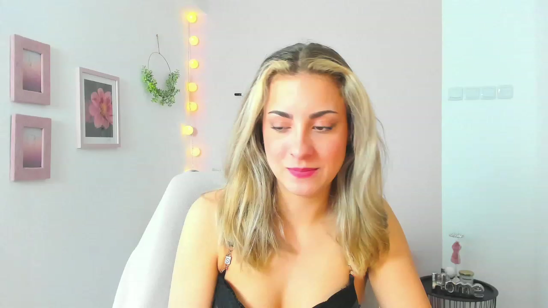 Gallery image thumbnail from Gia_Lopez18's myfreecams stream on, 05/12/2023, 08:54 image 7 of 20