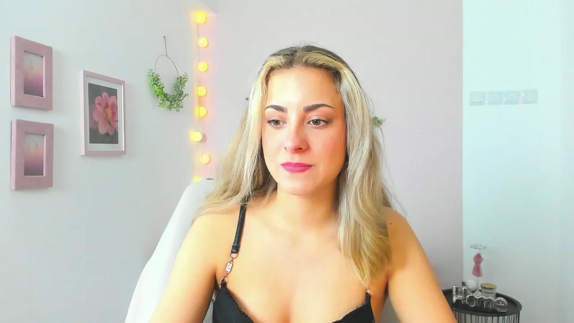 Gallery image thumbnail from Gia_Lopez18's myfreecams stream on, 05/12/2023, 08:54 image 10 of 20
