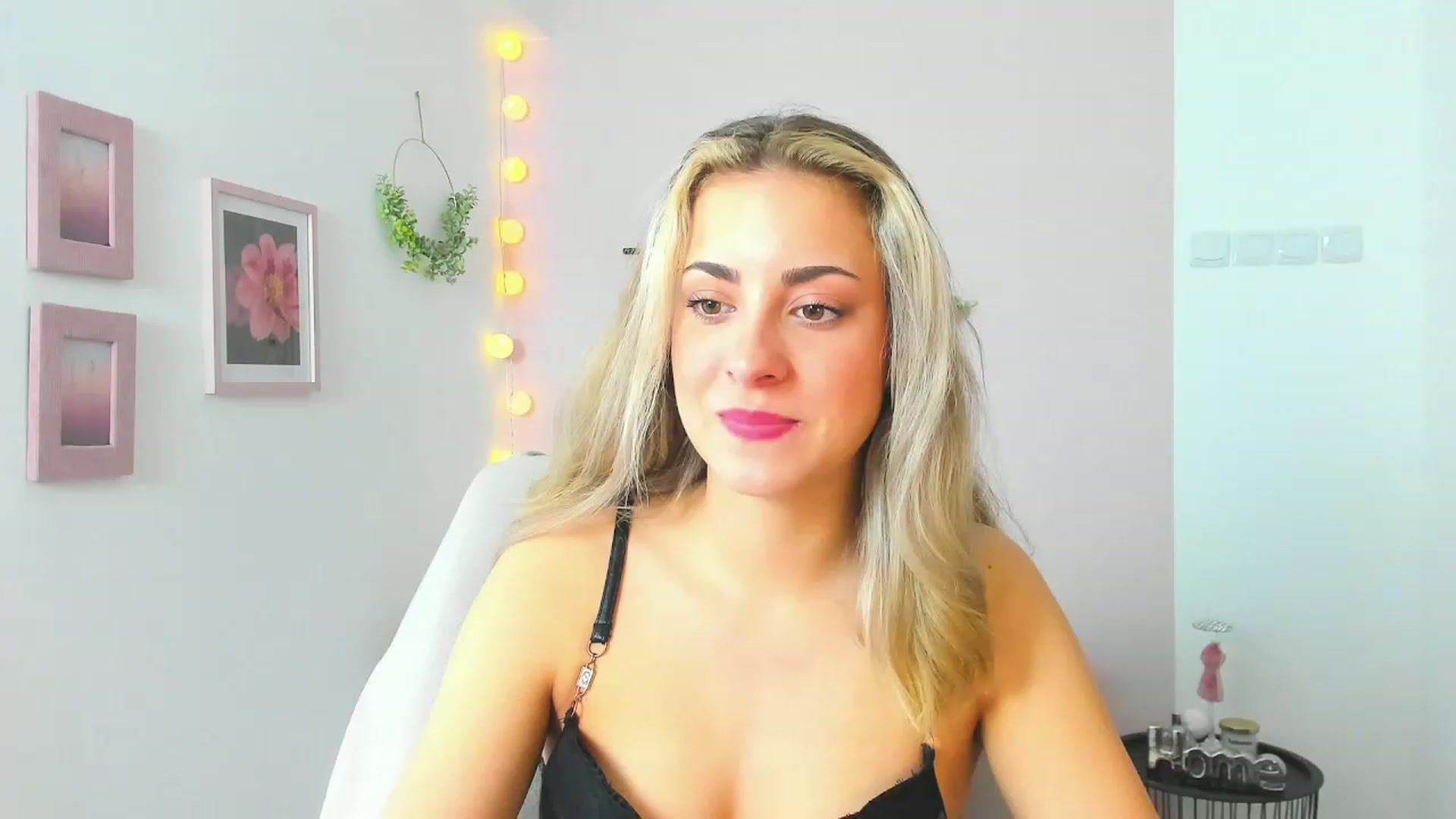 Gallery image thumbnail from Gia_Lopez18's myfreecams stream on, 05/12/2023, 08:54 image 9 of 20