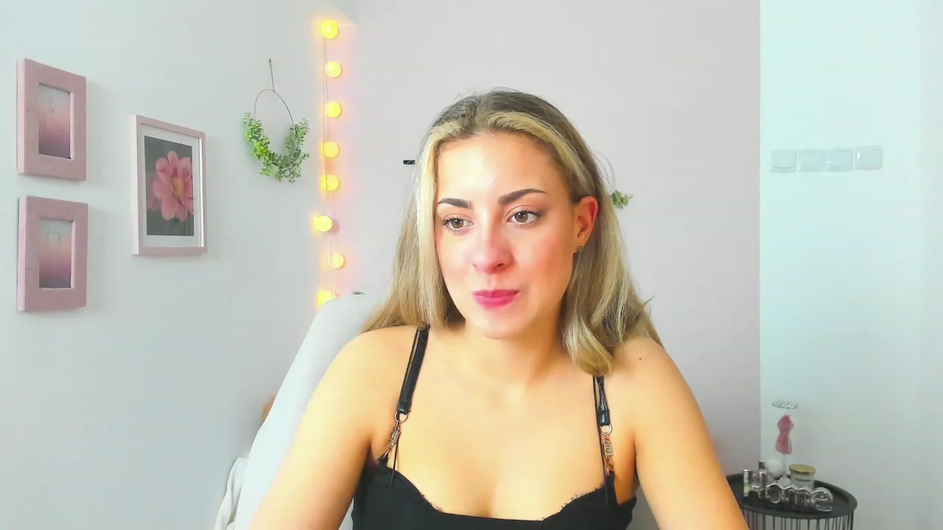 Gallery image thumbnail from Gia_Lopez18's myfreecams stream on, 05/12/2023, 09:34 image 4 of 20