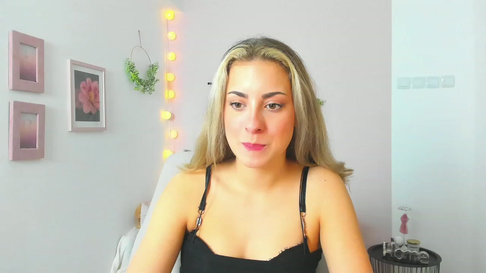 Gallery image thumbnail from Gia_Lopez18's myfreecams stream on, 05/12/2023, 09:34 image 19 of 20