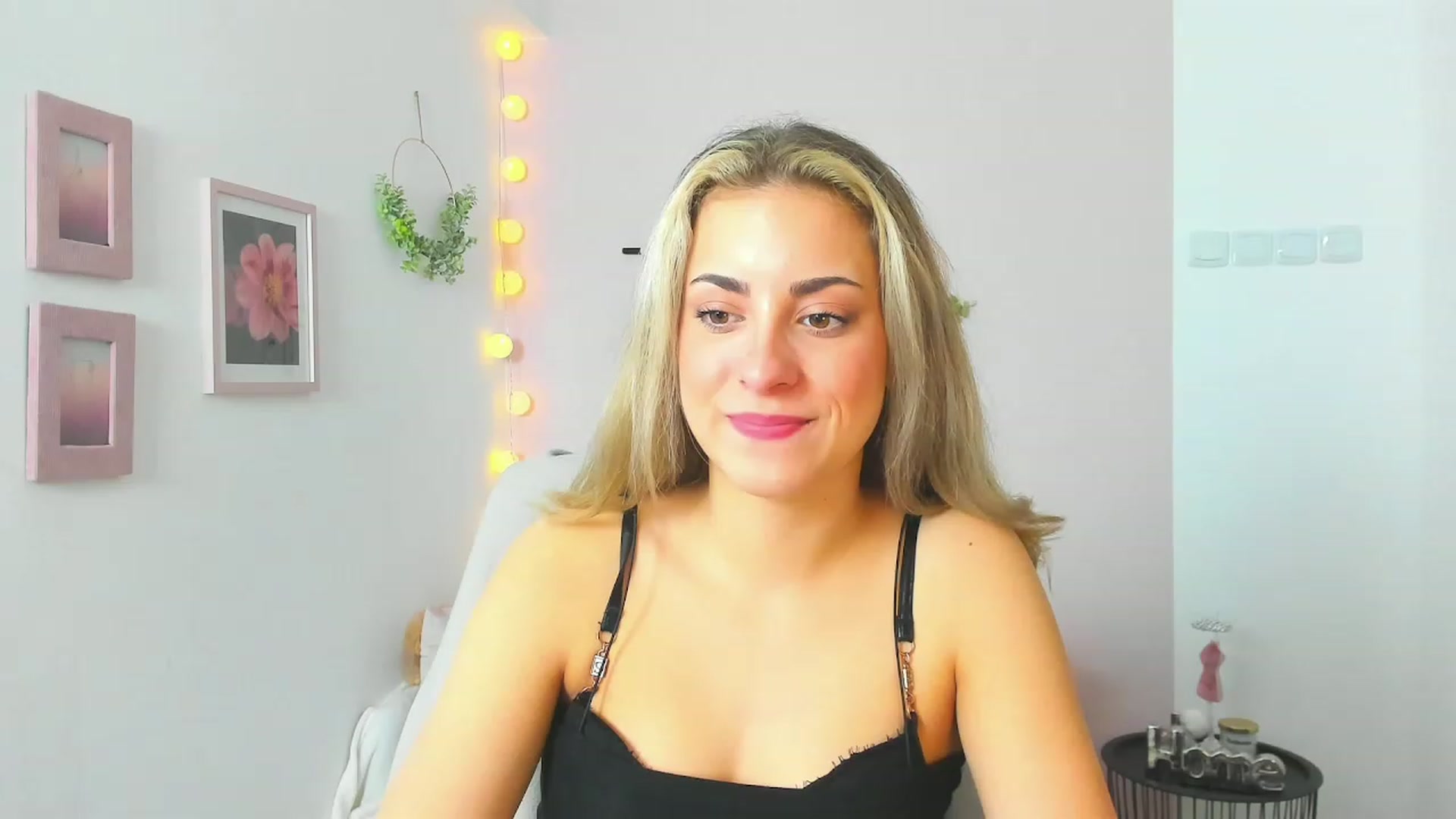 Gallery image thumbnail from Gia_Lopez18's myfreecams stream on, 05/12/2023, 09:34 image 20 of 20