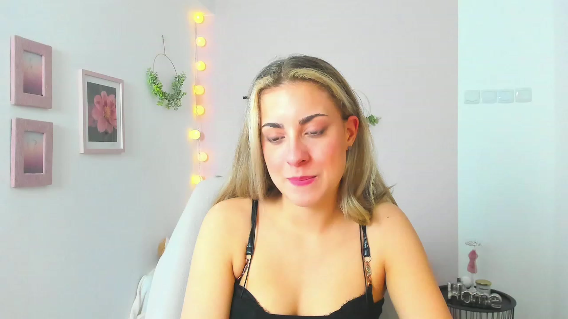Gallery image thumbnail from Gia_Lopez18's myfreecams stream on, 05/12/2023, 09:34 image 3 of 20