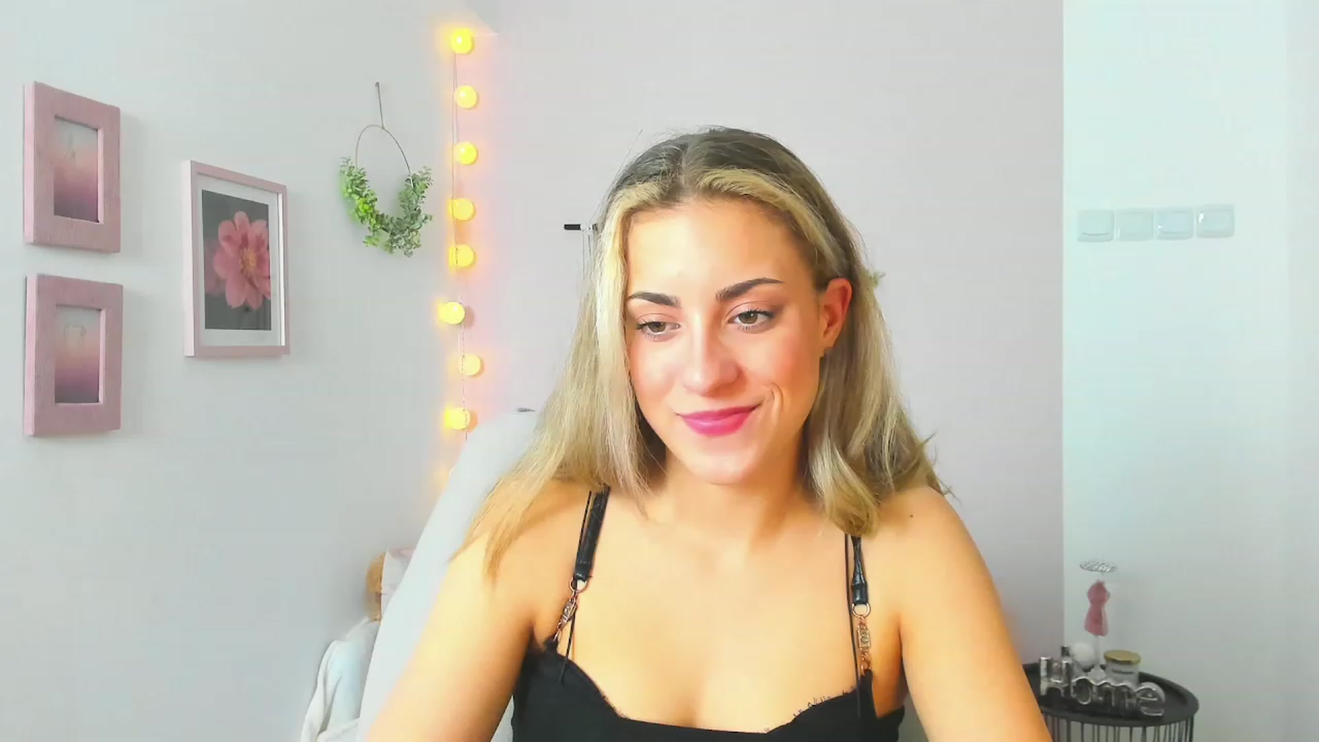 Gallery image thumbnail from Gia_Lopez18's myfreecams stream on, 05/12/2023, 09:34 image 9 of 20