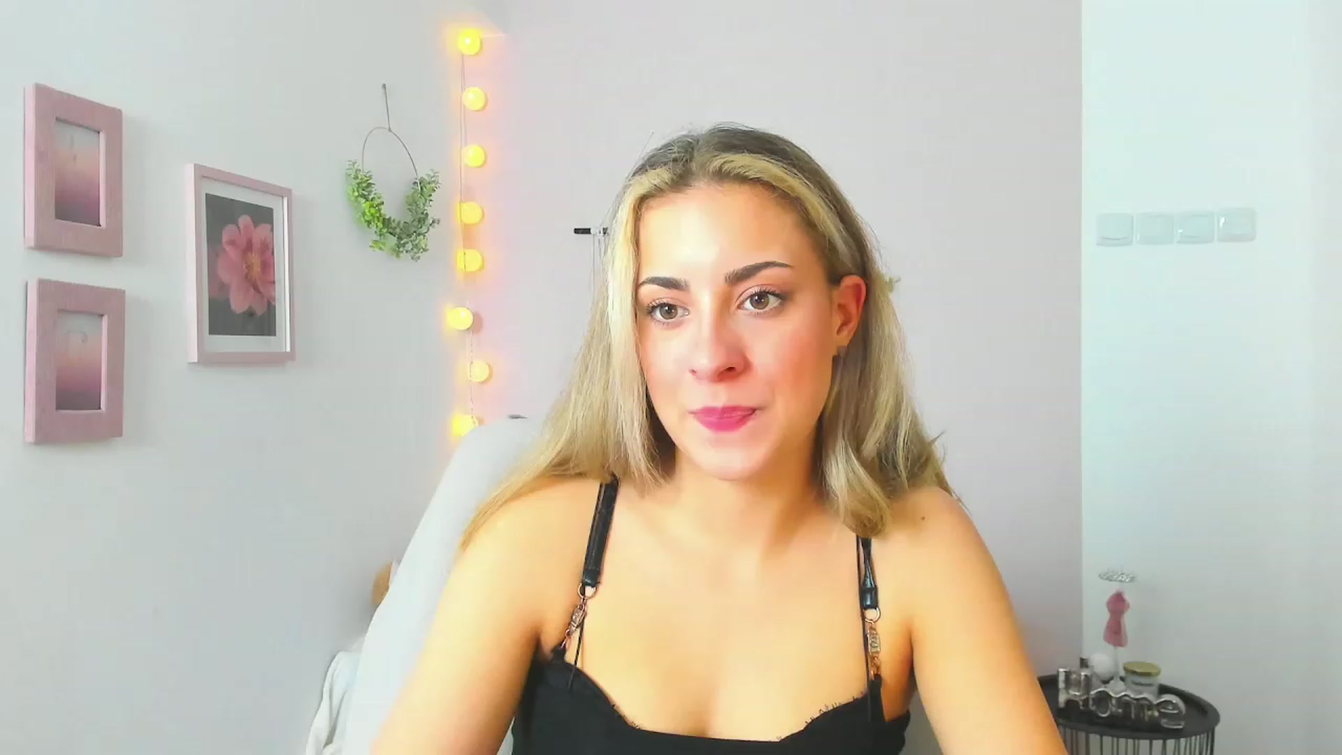 Gallery image thumbnail from Gia_Lopez18's myfreecams stream on, 05/12/2023, 09:34 image 7 of 20