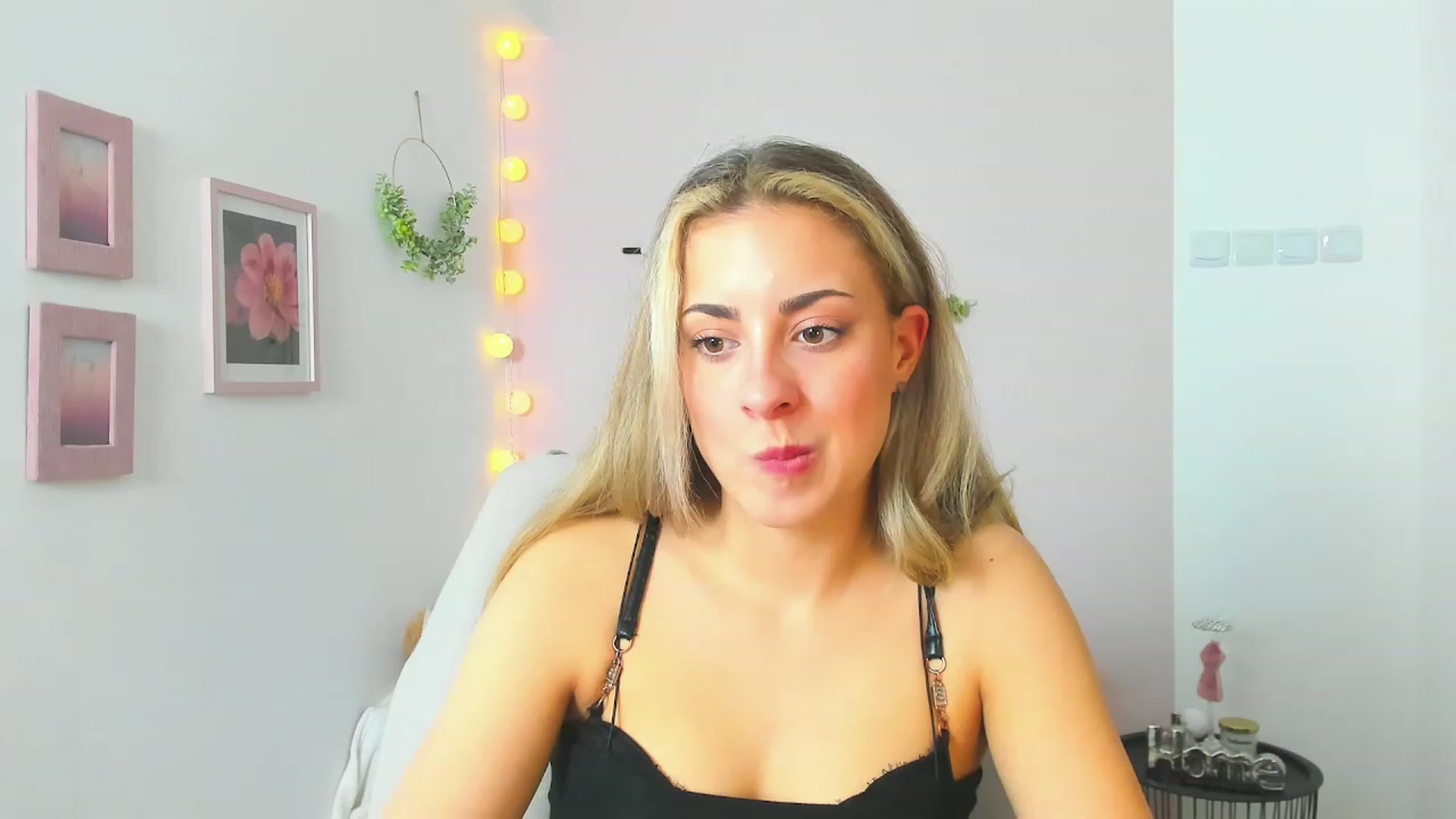 Gallery image thumbnail from Gia_Lopez18's myfreecams stream on, 05/12/2023, 09:34 image 6 of 20