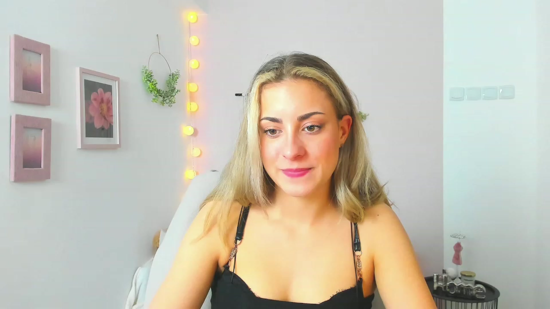 Gallery image thumbnail from Gia_Lopez18's myfreecams stream on, 05/12/2023, 09:34 image 10 of 20