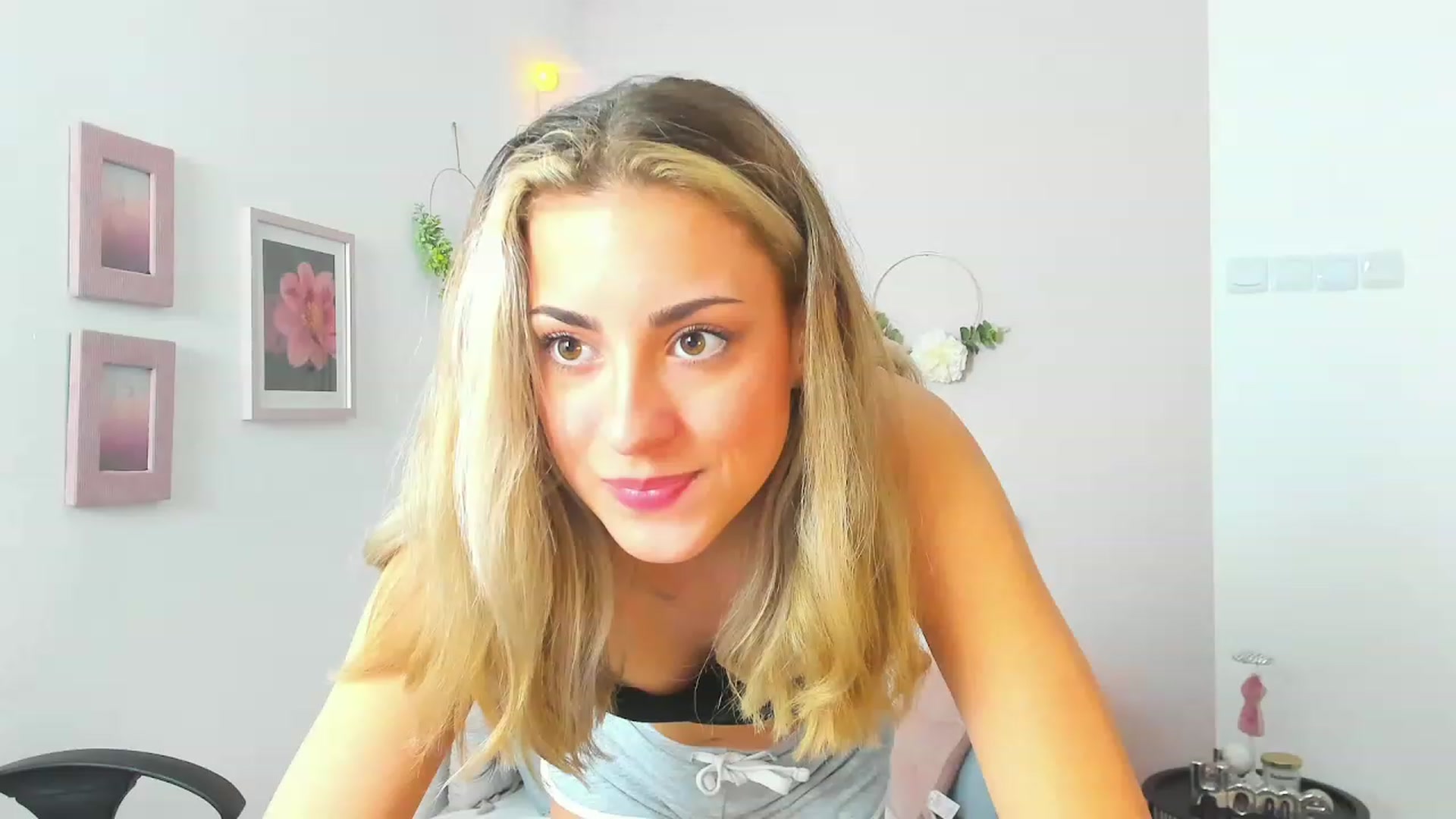 Gallery image thumbnail from Gia_Lopez18's myfreecams stream on, 05/12/2023, 10:37 image 7 of 20