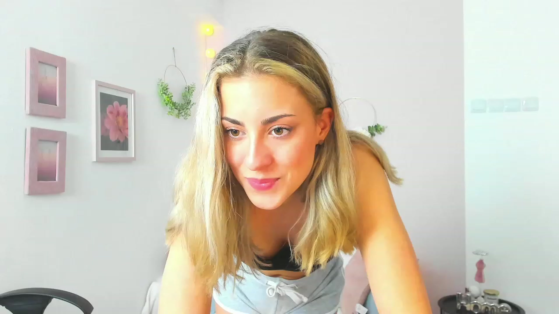 Gallery image thumbnail from Gia_Lopez18's myfreecams stream on, 05/12/2023, 10:37 image 6 of 20