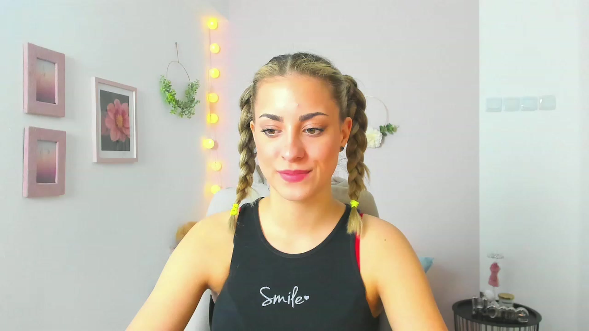 Gallery image thumbnail from Gia_Lopez18's myfreecams stream on, 05/14/2023, 12:11 image 16 of 20