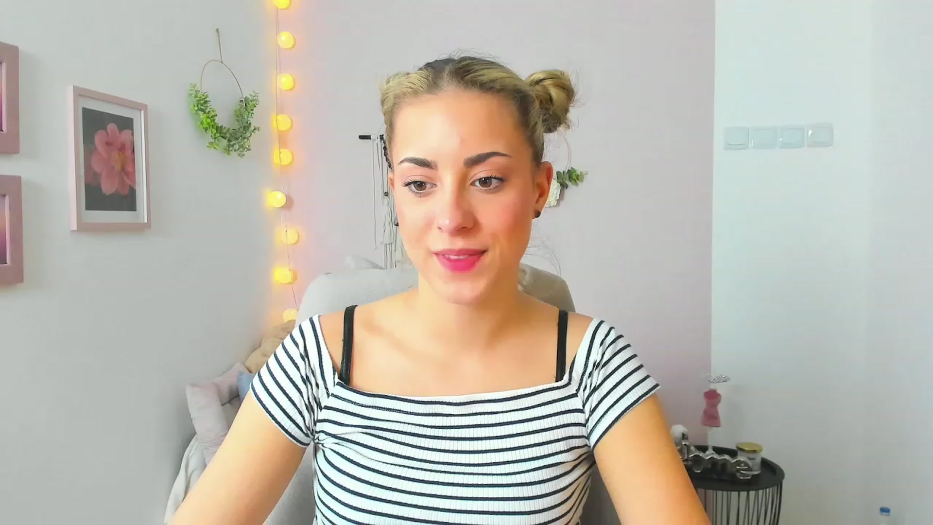 Gallery image thumbnail from Gia_Lopez18's myfreecams stream on, 05/15/2023, 13:08 image 8 of 20