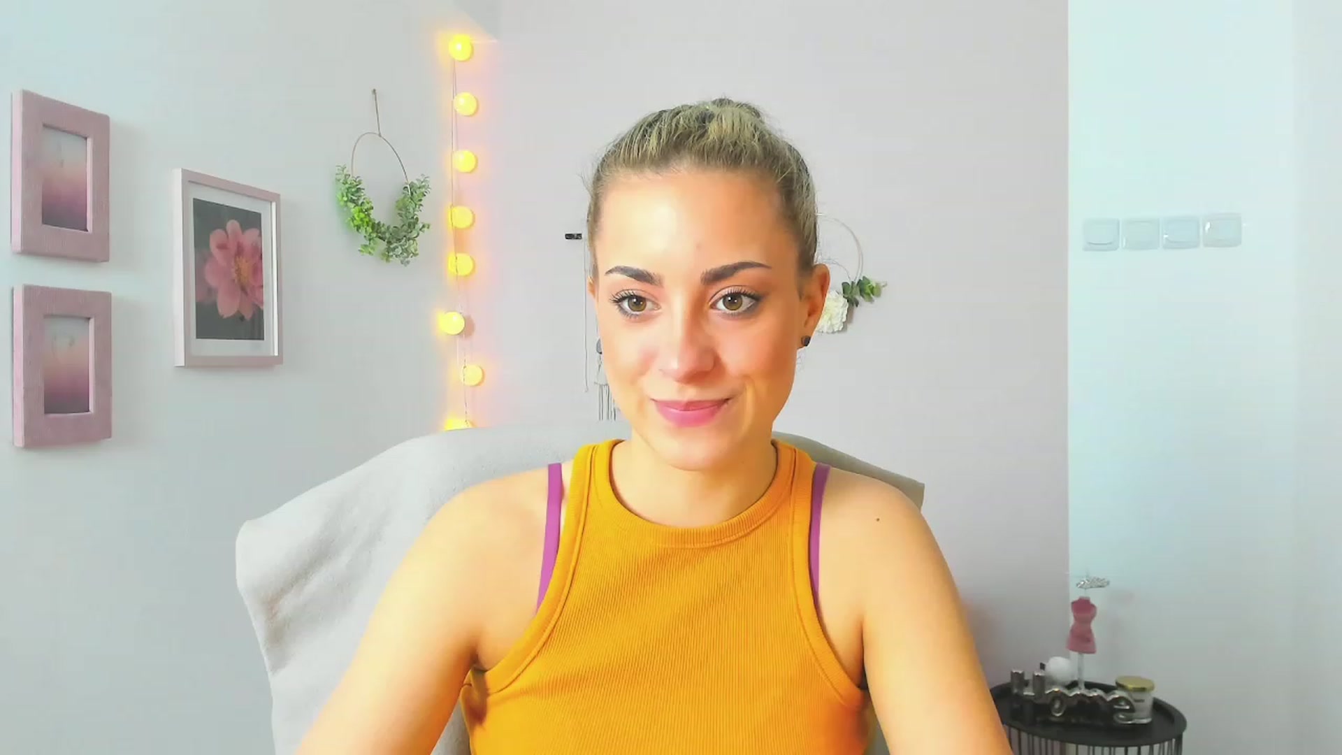 Gallery image thumbnail from Gia_Lopez18's myfreecams stream on, 05/16/2023, 09:37 image 8 of 20