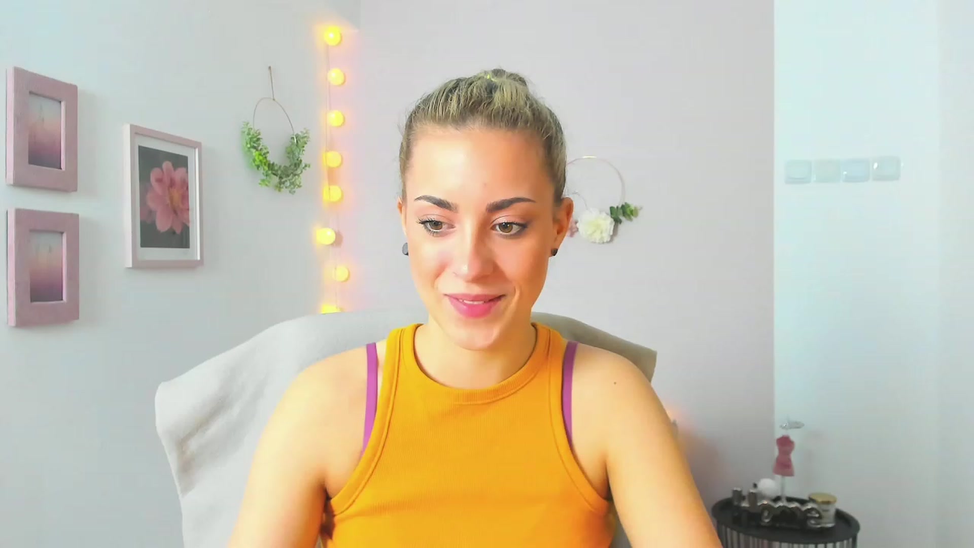 Gallery image thumbnail from Gia_Lopez18's myfreecams stream on, 05/16/2023, 09:37 image 10 of 20