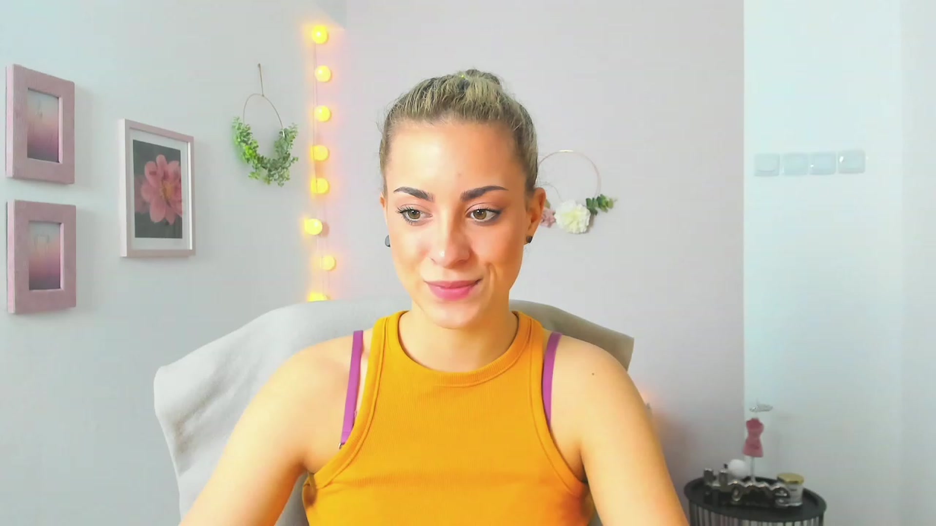 Gallery image thumbnail from Gia_Lopez18's myfreecams stream on, 05/16/2023, 09:37 image 17 of 20