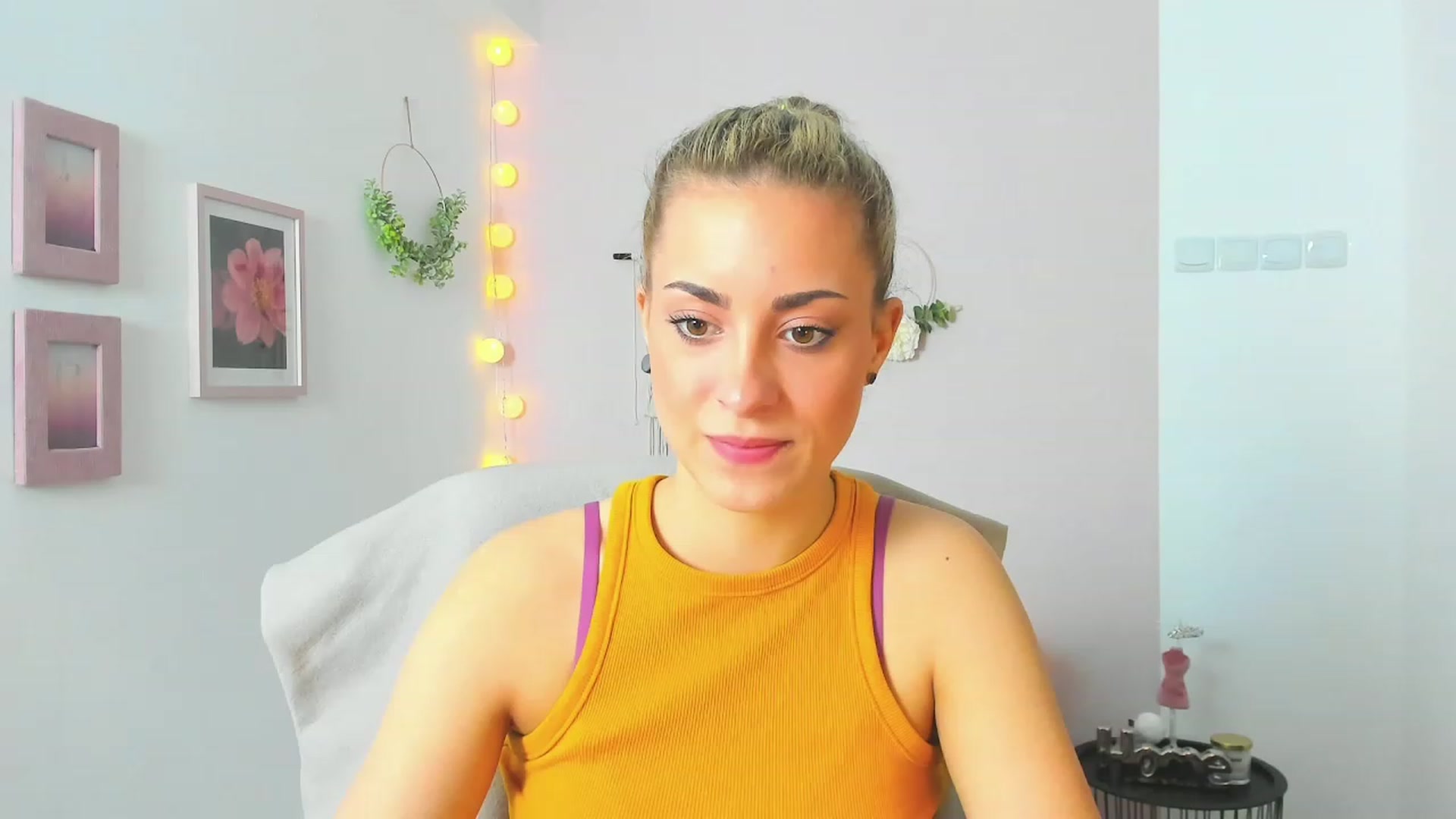 Gallery image thumbnail from Gia_Lopez18's myfreecams stream on, 05/16/2023, 09:37 image 5 of 20