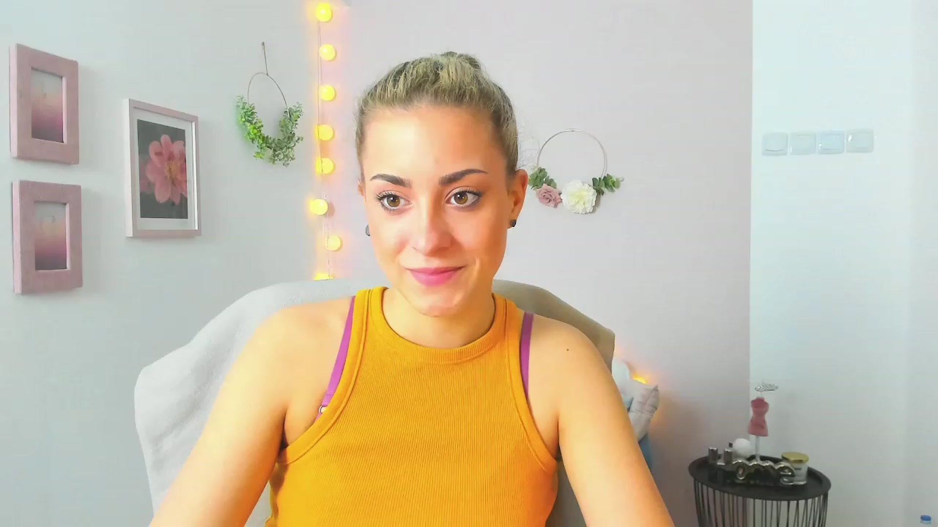 Gallery image thumbnail from Gia_Lopez18's myfreecams stream on, 05/16/2023, 10:22 image 8 of 20