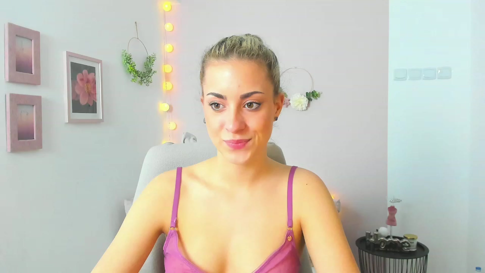 Gallery image thumbnail from Gia_Lopez18's myfreecams stream on, 05/16/2023, 12:06 image 13 of 20