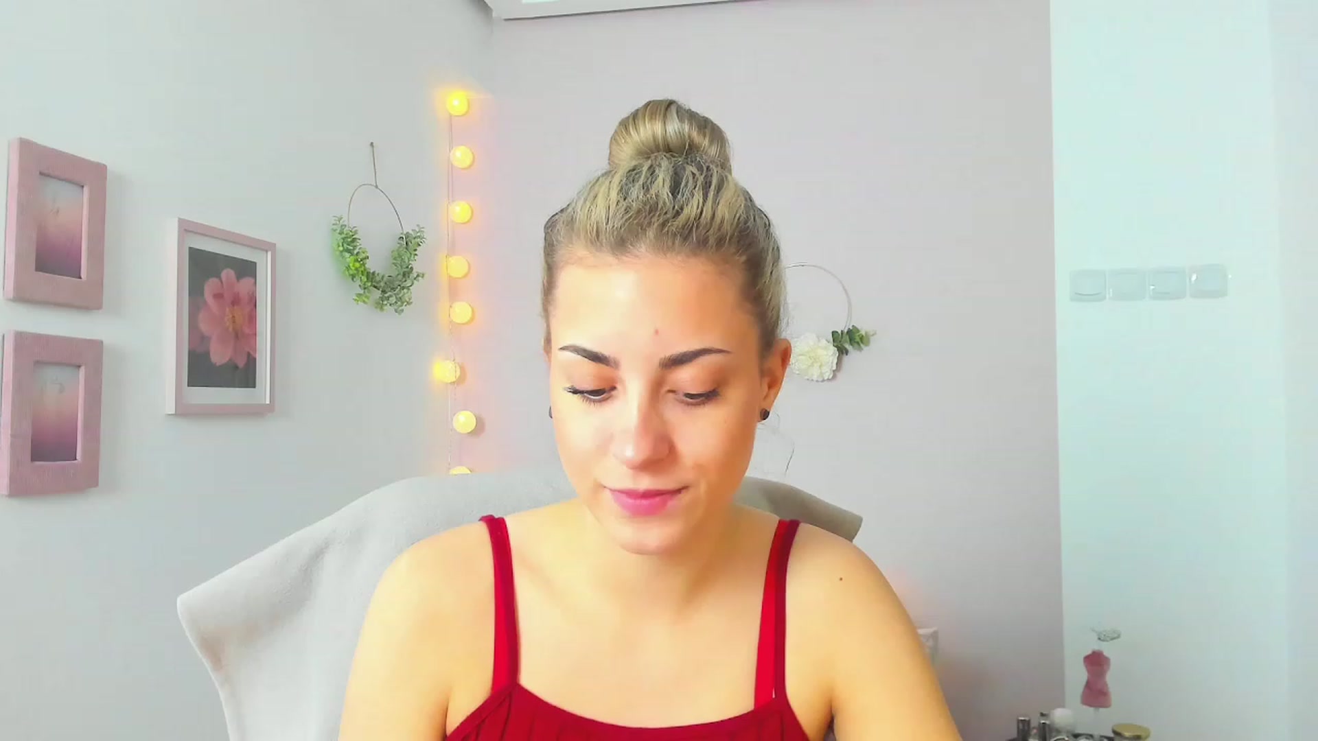 Gallery image thumbnail from Gia_Lopez18's myfreecams stream on, 05/17/2023, 09:51 image 11 of 20