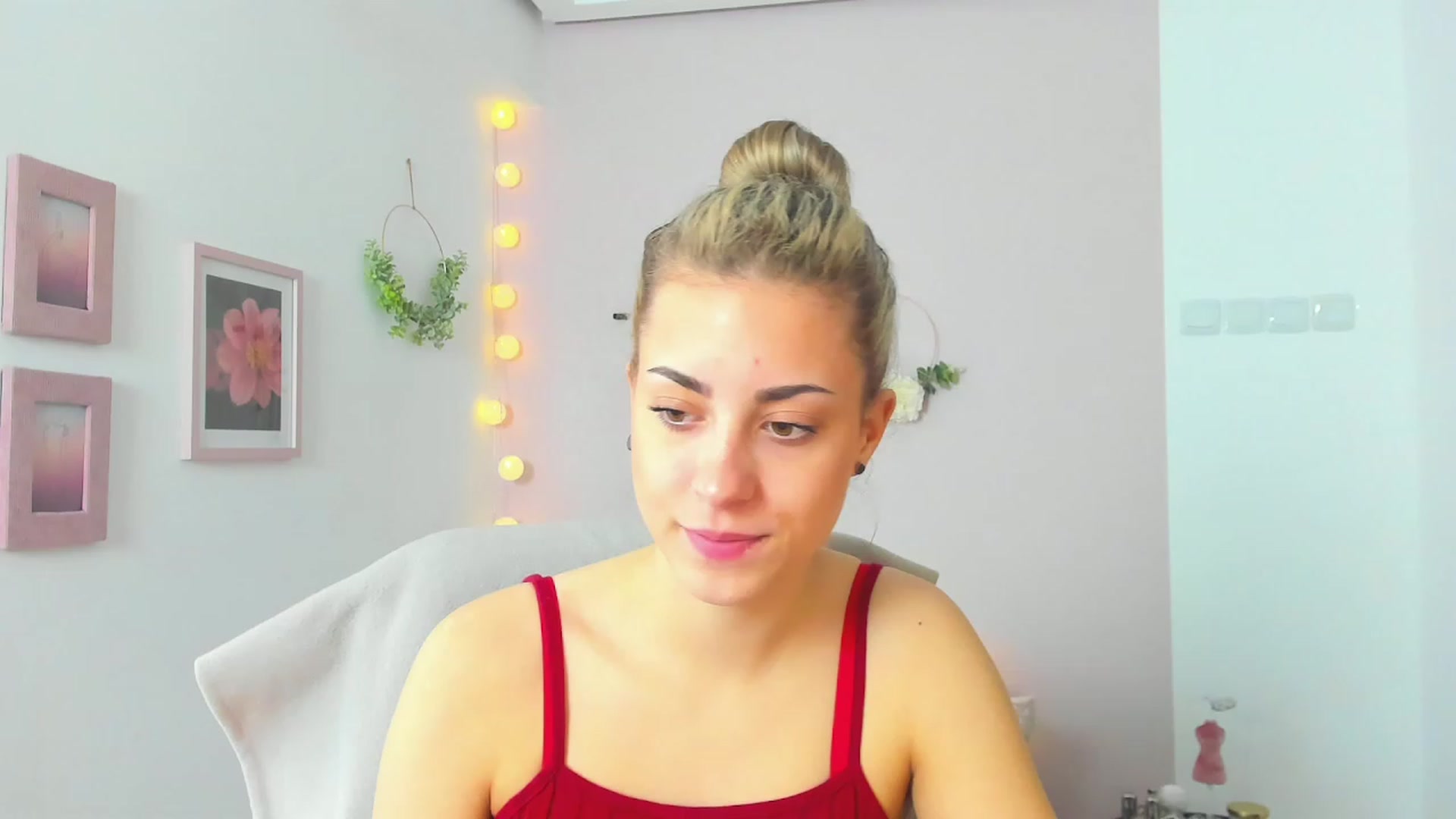 Gallery image thumbnail from Gia_Lopez18's myfreecams stream on, 05/17/2023, 09:51 image 16 of 20