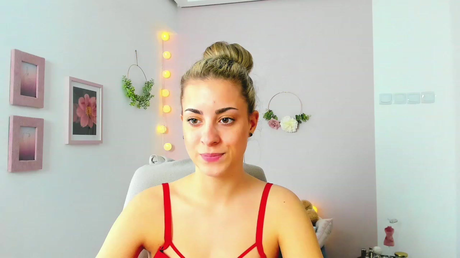 Gallery image thumbnail from Gia_Lopez18's myfreecams stream on, 05/17/2023, 13:22 image 20 of 20