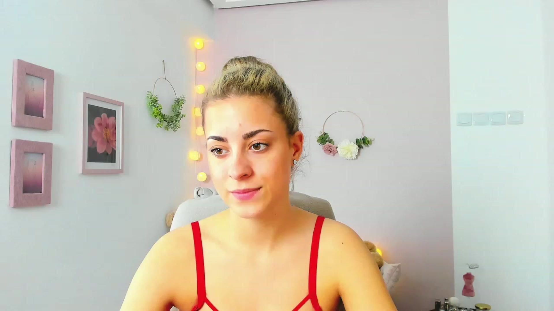 Gallery image thumbnail from Gia_Lopez18's myfreecams stream on, 05/17/2023, 13:22 image 10 of 20