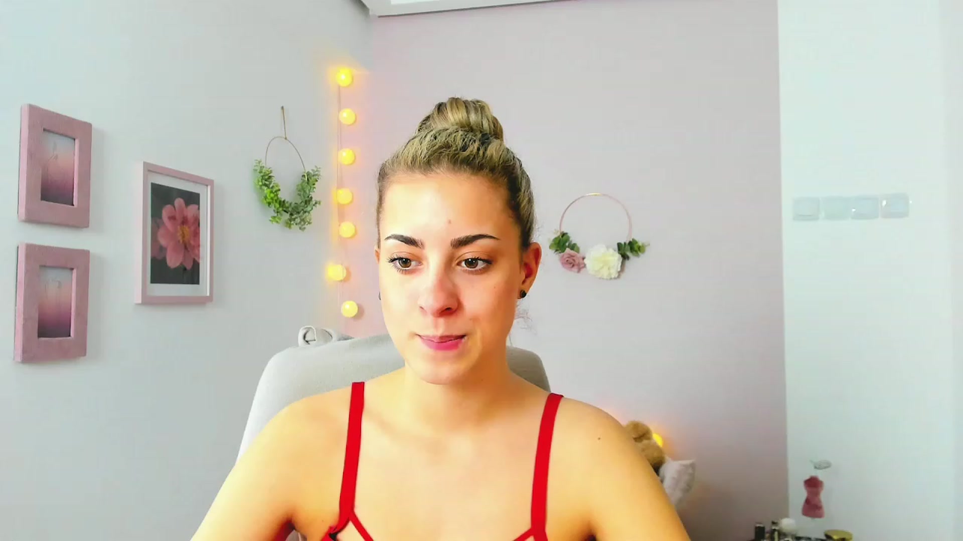 Gallery image thumbnail from Gia_Lopez18's myfreecams stream on, 05/17/2023, 13:22 image 17 of 20