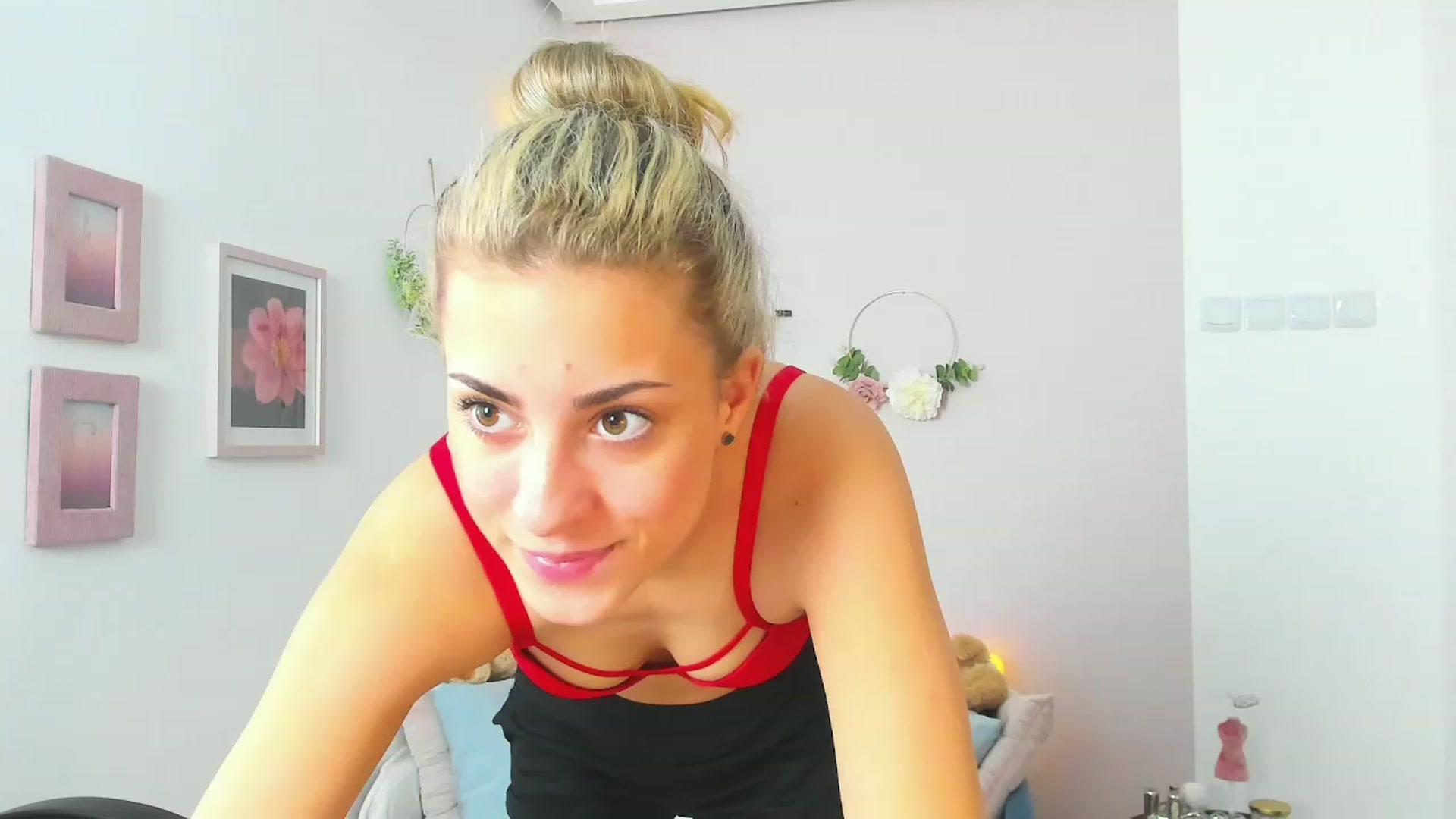 Gallery image thumbnail from Gia_Lopez18's myfreecams stream on, 05/17/2023, 13:22 image 8 of 20