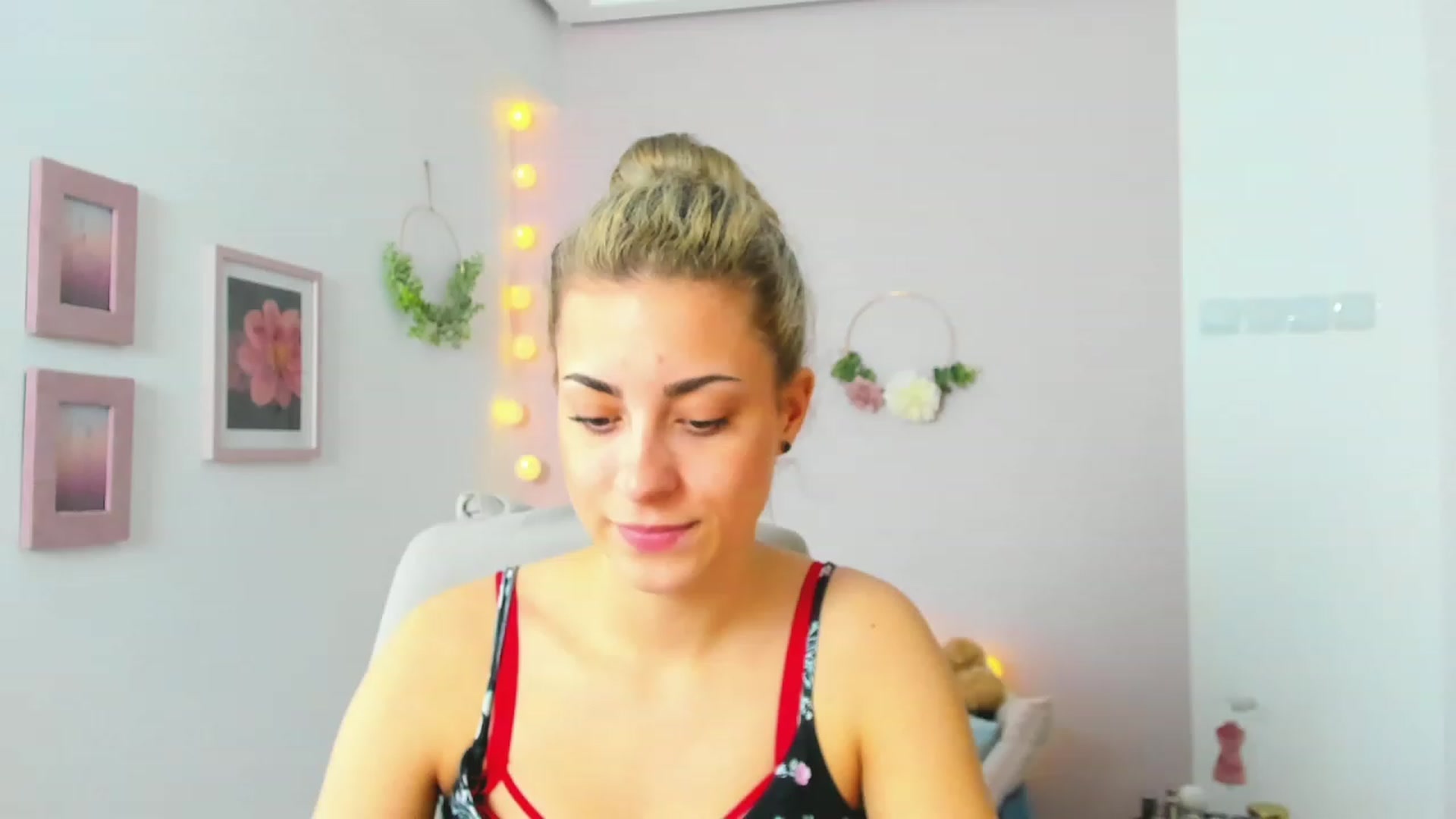 Gallery image thumbnail from Gia_Lopez18's myfreecams stream on, 05/17/2023, 13:22 image 5 of 20