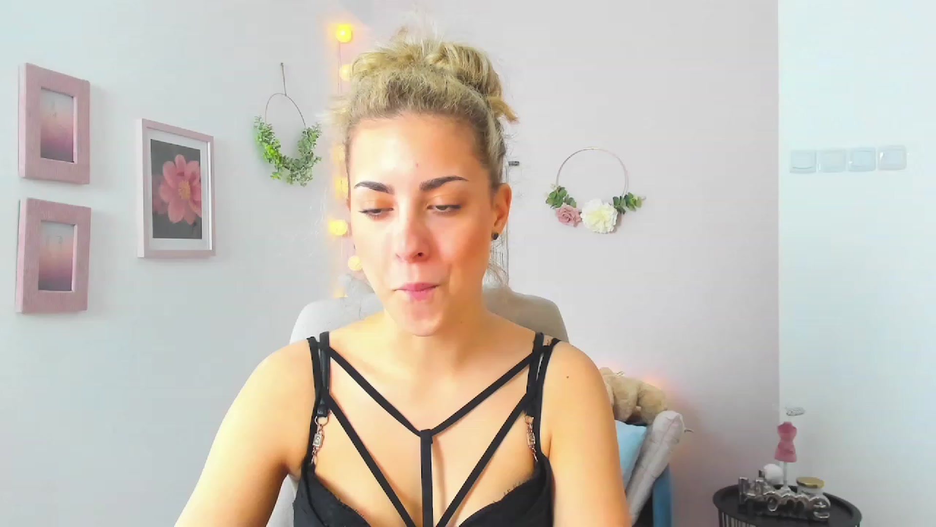 Gallery image thumbnail from Gia_Lopez18's myfreecams stream on, 05/18/2023, 10:28 image 3 of 20