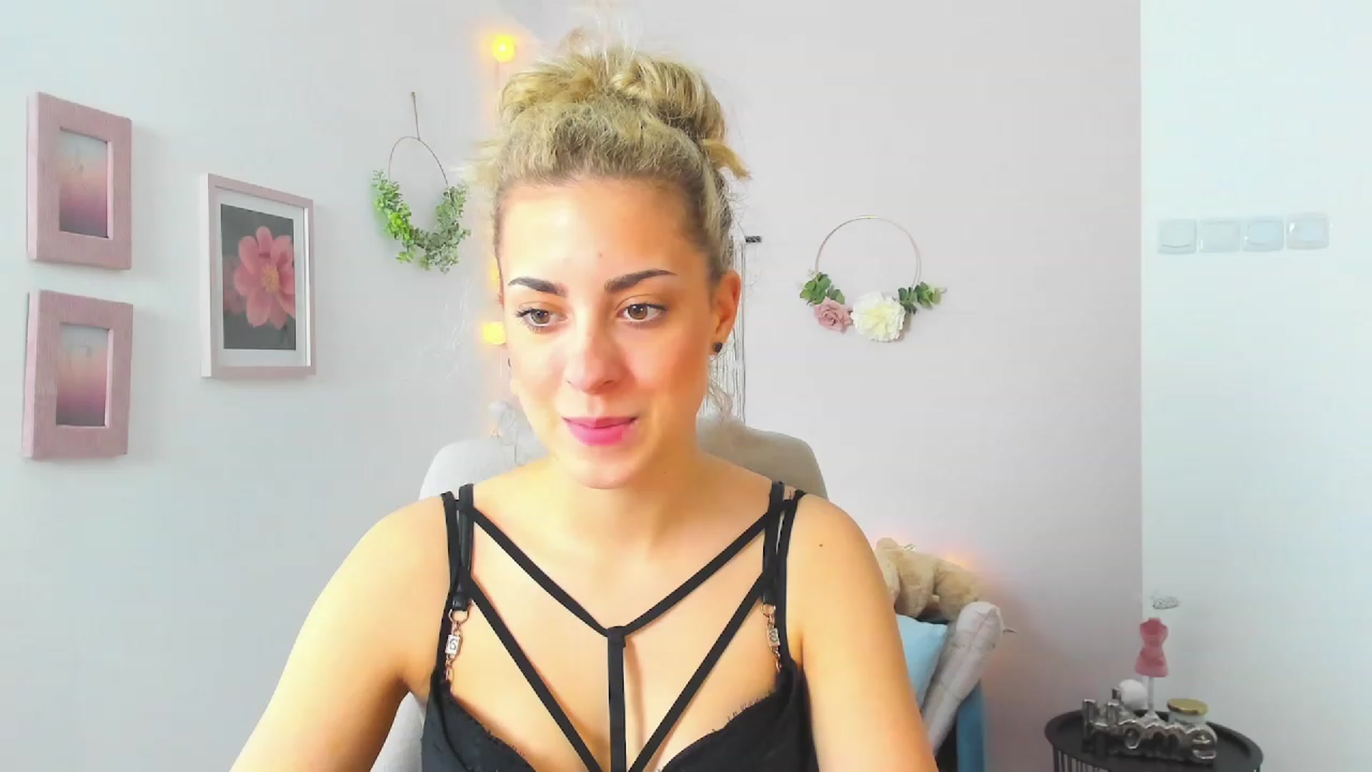 Gallery image thumbnail from Gia_Lopez18's myfreecams stream on, 05/18/2023, 10:28 image 4 of 20
