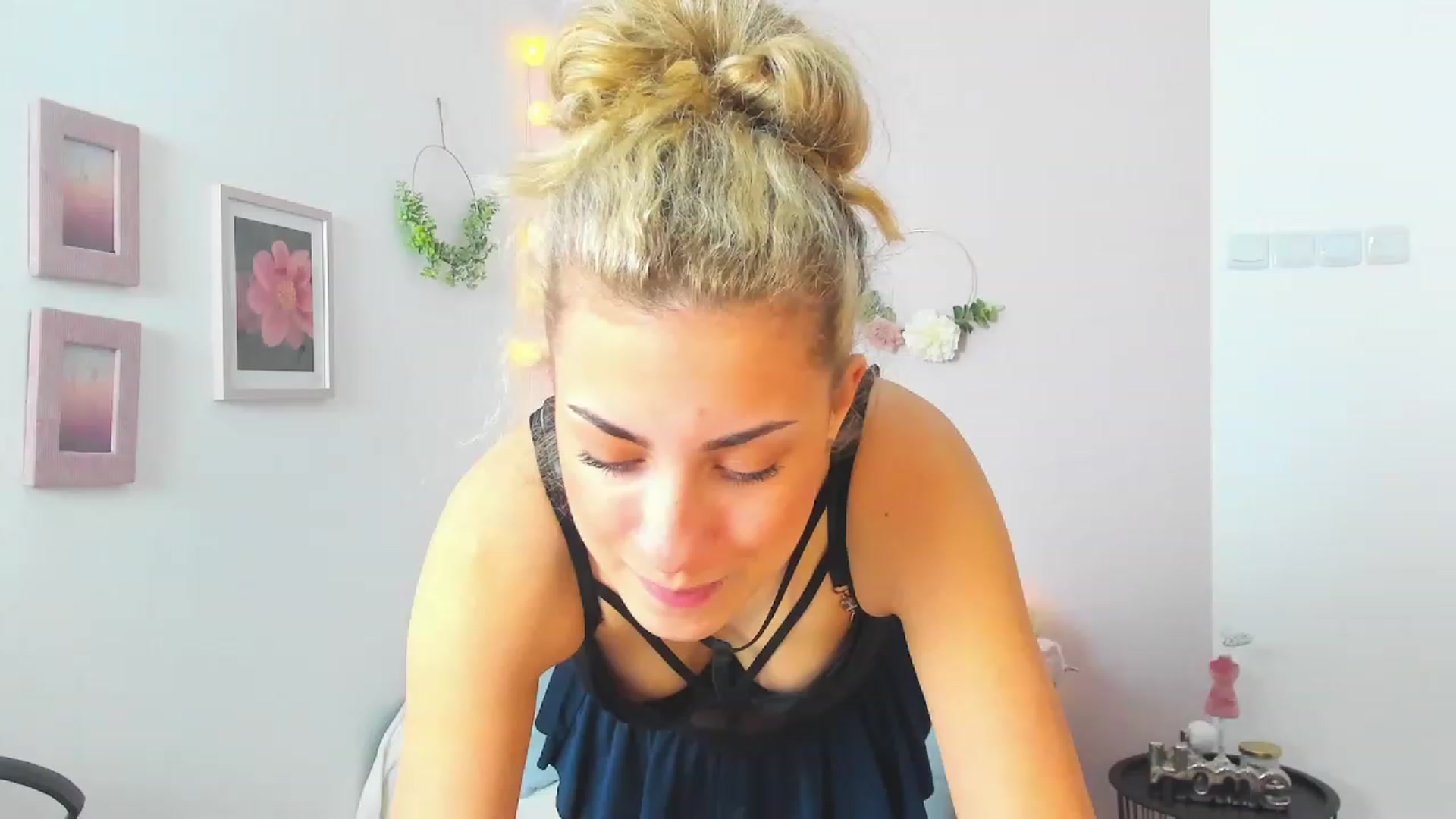 Gallery image thumbnail from Gia_Lopez18's myfreecams stream on, 05/18/2023, 10:28 image 17 of 20