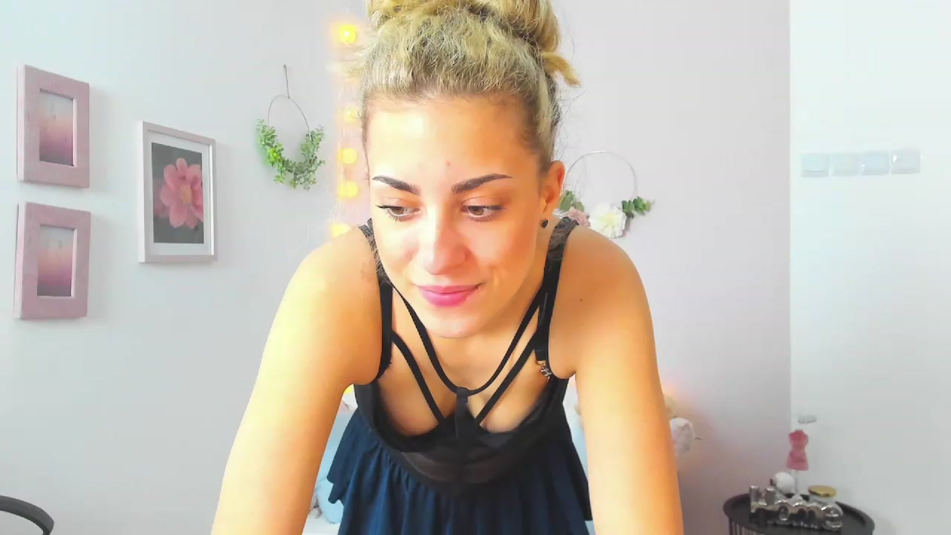Gallery image thumbnail from Gia_Lopez18's myfreecams stream on, 05/18/2023, 10:28 image 19 of 20