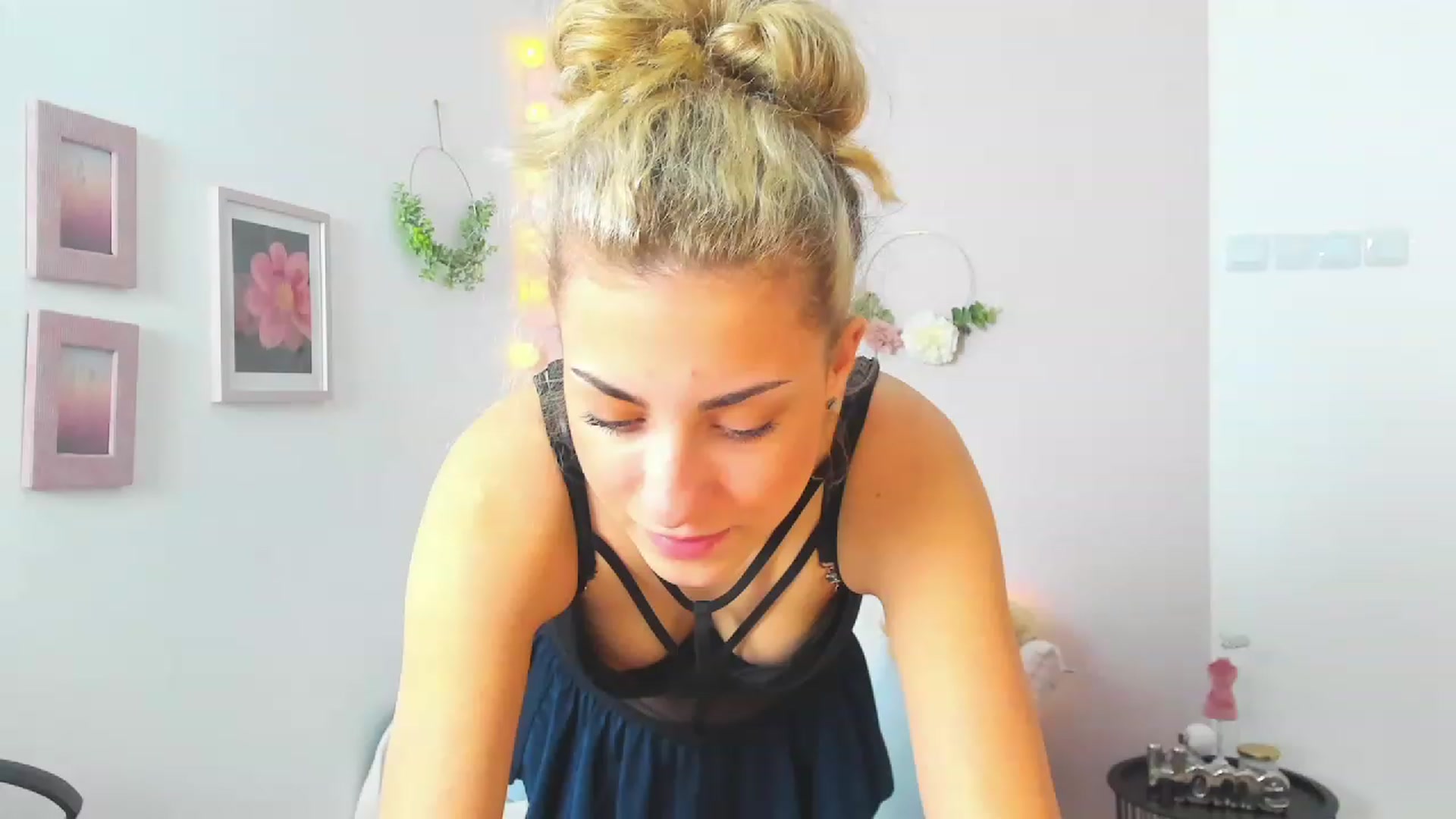 Gallery image thumbnail from Gia_Lopez18's myfreecams stream on, 05/18/2023, 10:28 image 15 of 20
