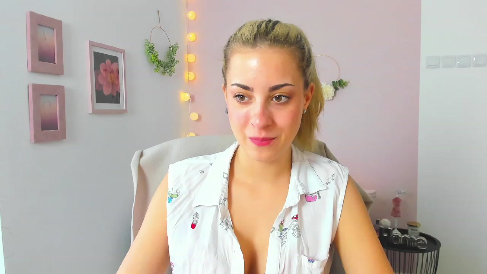 Gallery image thumbnail from Gia_Lopez18's myfreecams stream on, 05/23/2023, 14:28 image 7 of 20