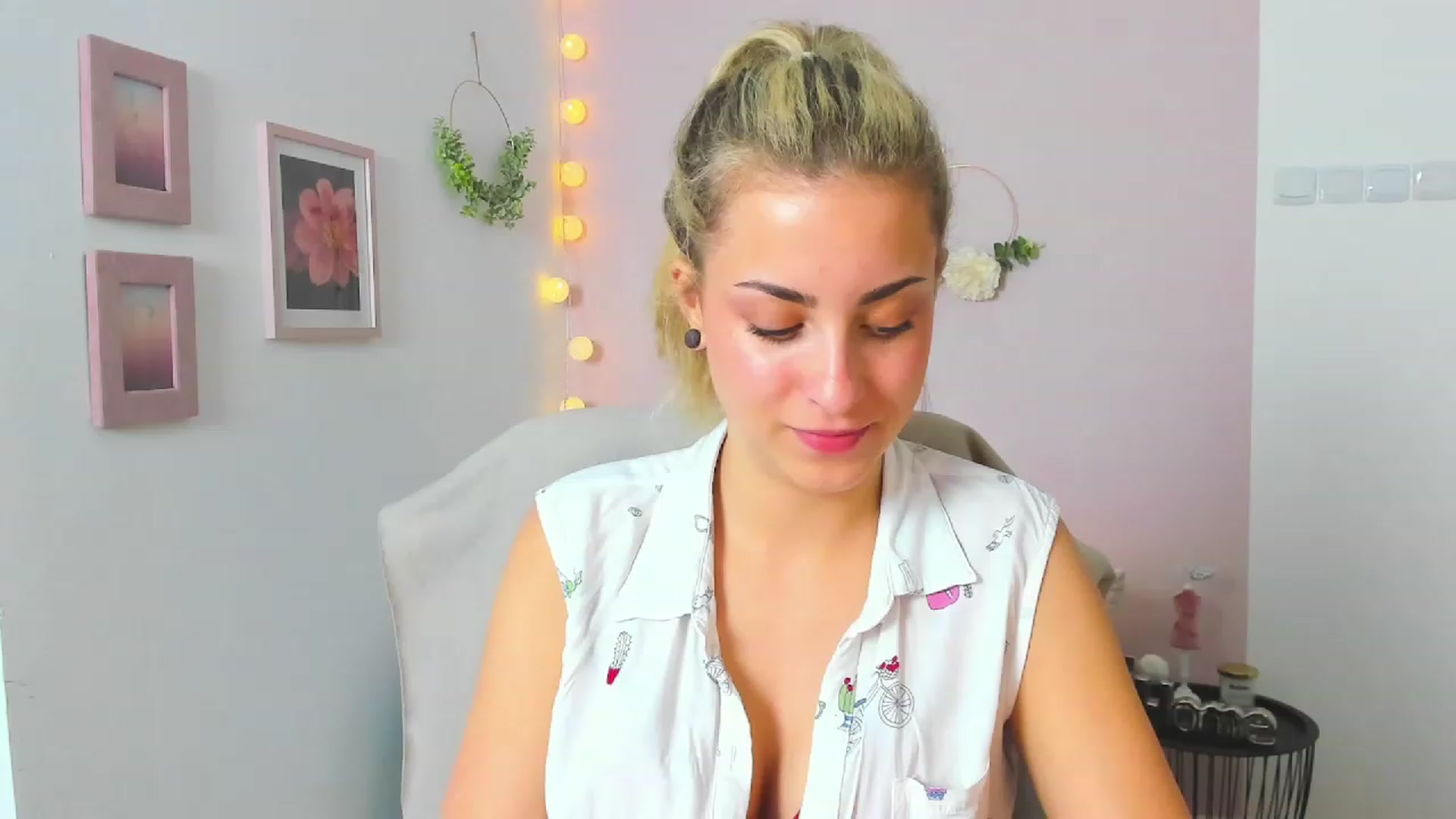 Gallery image thumbnail from Gia_Lopez18's myfreecams stream on, 05/23/2023, 18:02 image 17 of 20