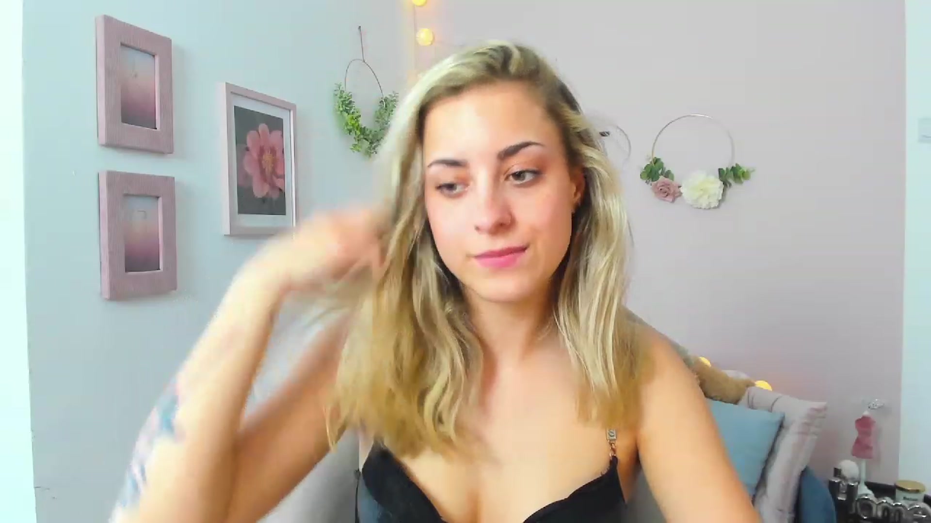 Gallery image thumbnail from Gia_Lopez18's myfreecams stream on, 05/24/2023, 14:15 image 20 of 20