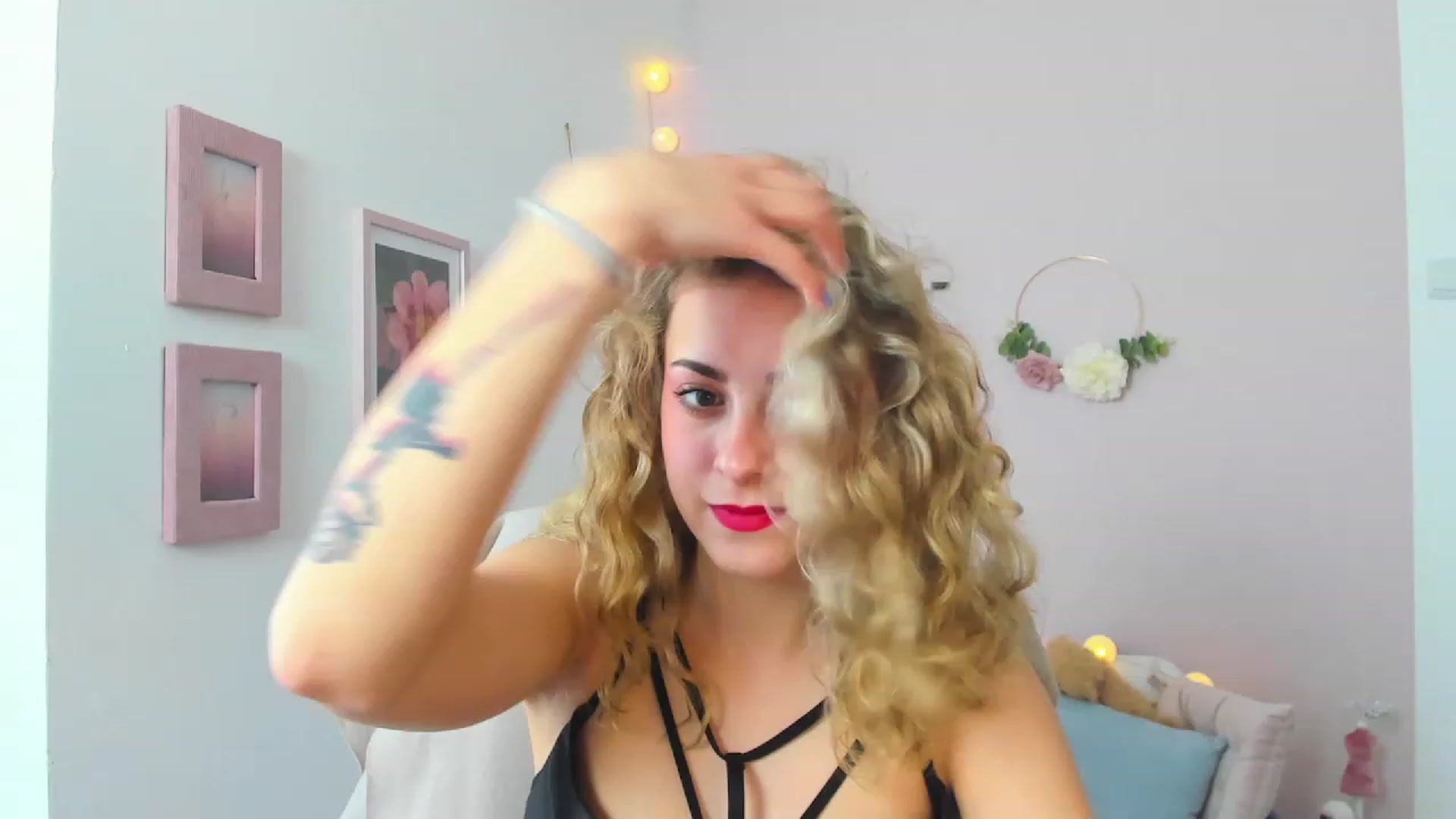 Gallery image thumbnail from Gia_Lopez18's myfreecams stream on, 05/25/2023, 13:53 image 10 of 20