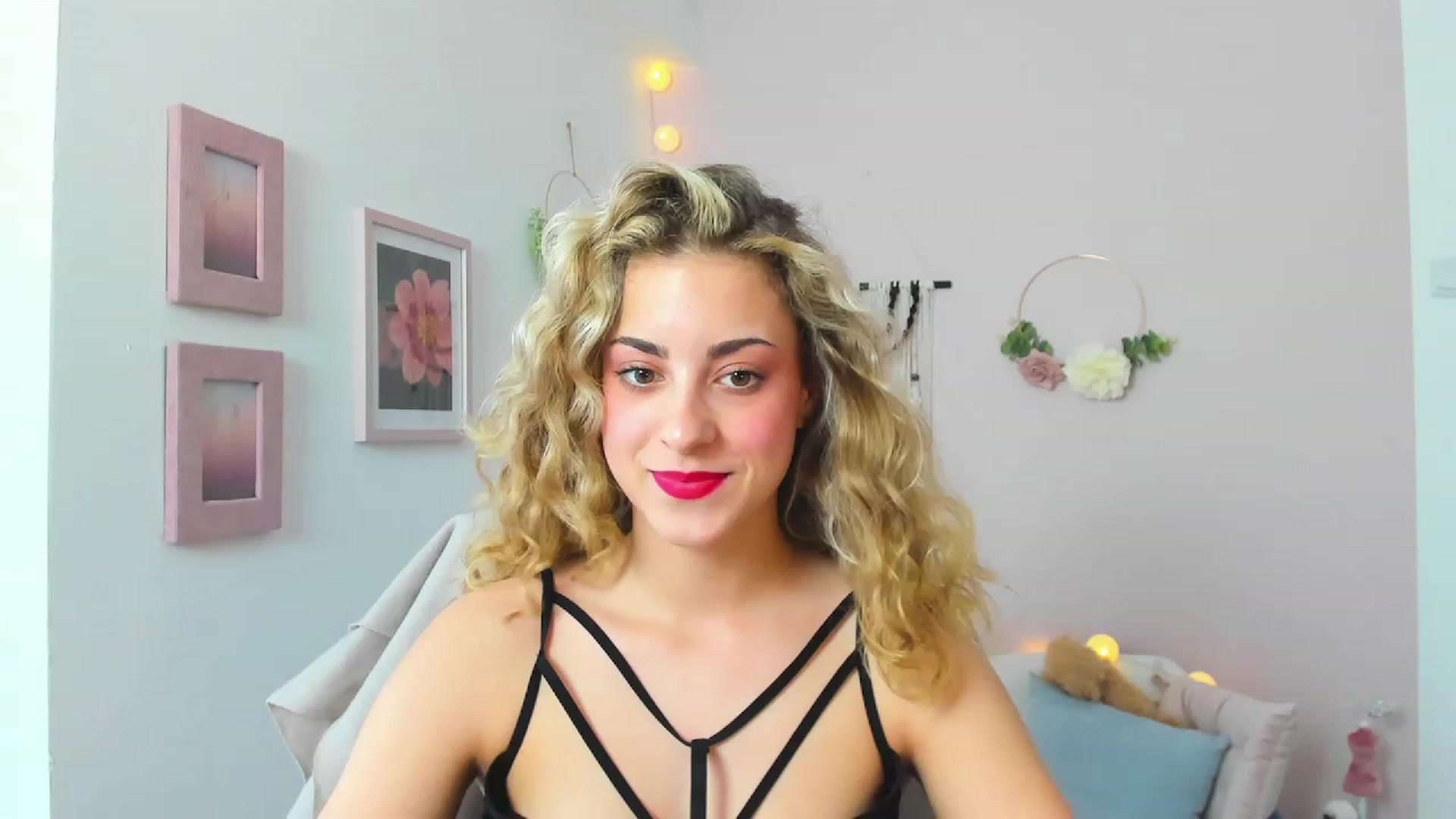 Gallery image thumbnail from Gia_Lopez18's myfreecams stream on, 05/25/2023, 13:53 image 6 of 20
