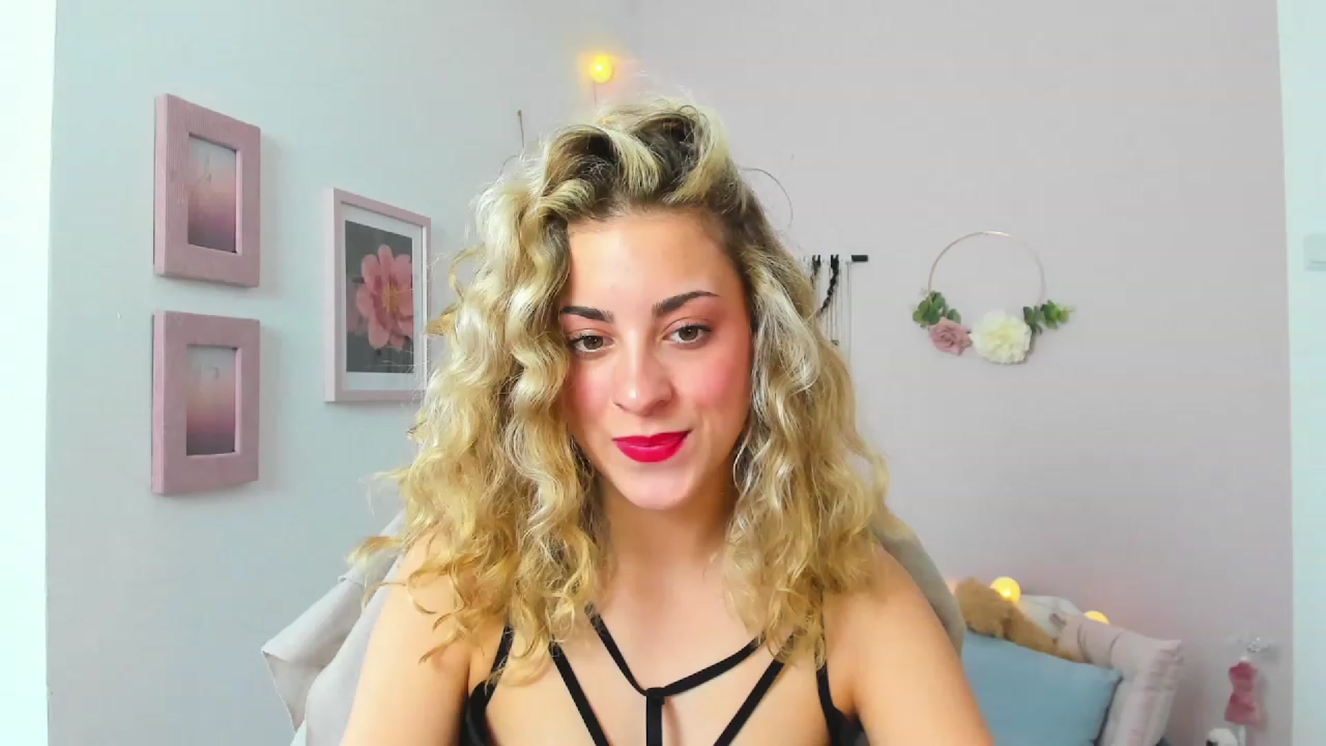 Gallery image thumbnail from Gia_Lopez18's myfreecams stream on, 05/25/2023, 13:53 image 5 of 20