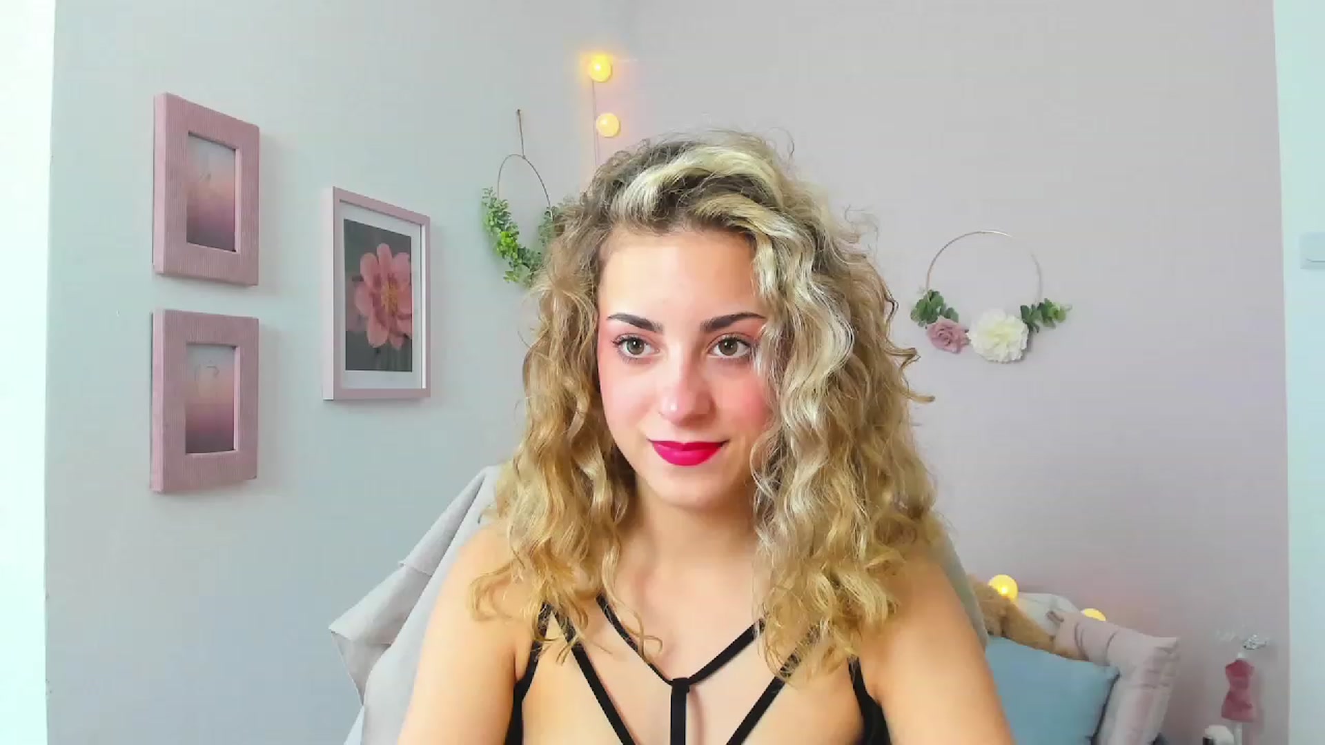 Gallery image thumbnail from Gia_Lopez18's myfreecams stream on, 05/25/2023, 13:53 image 13 of 20
