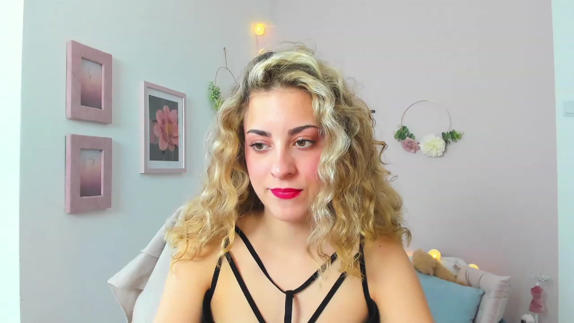 Gallery image thumbnail from Gia_Lopez18's myfreecams stream on, 05/25/2023, 13:53 image 20 of 20