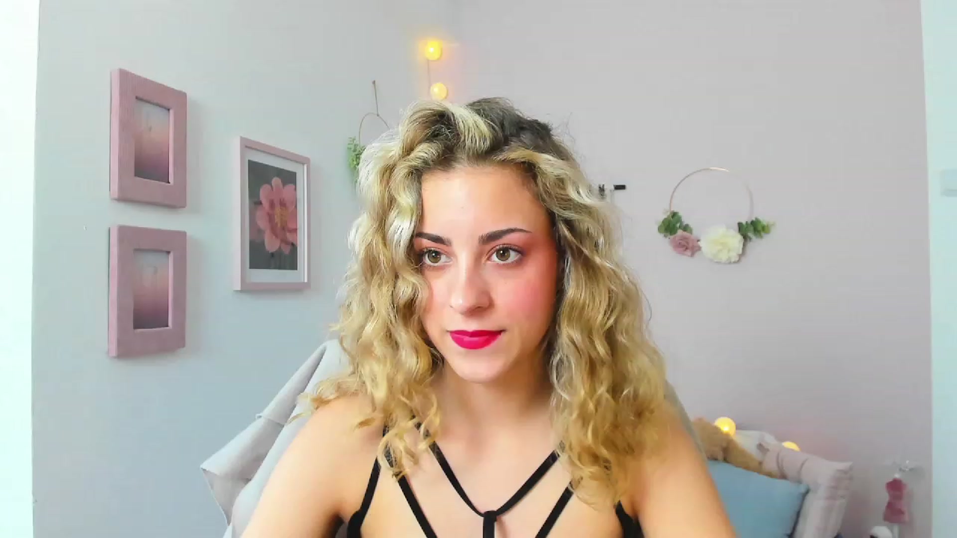 Gallery image thumbnail from Gia_Lopez18's myfreecams stream on, 05/25/2023, 13:53 image 7 of 20