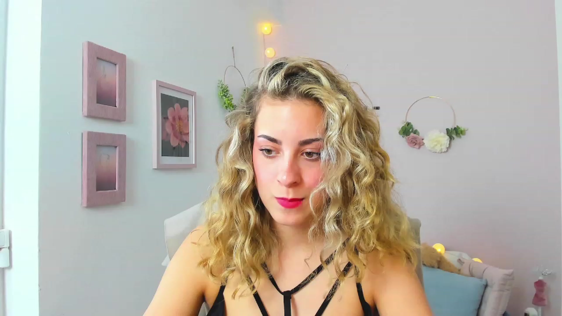 Gallery image thumbnail from Gia_Lopez18's myfreecams stream on, 05/25/2023, 16:54 image 4 of 20